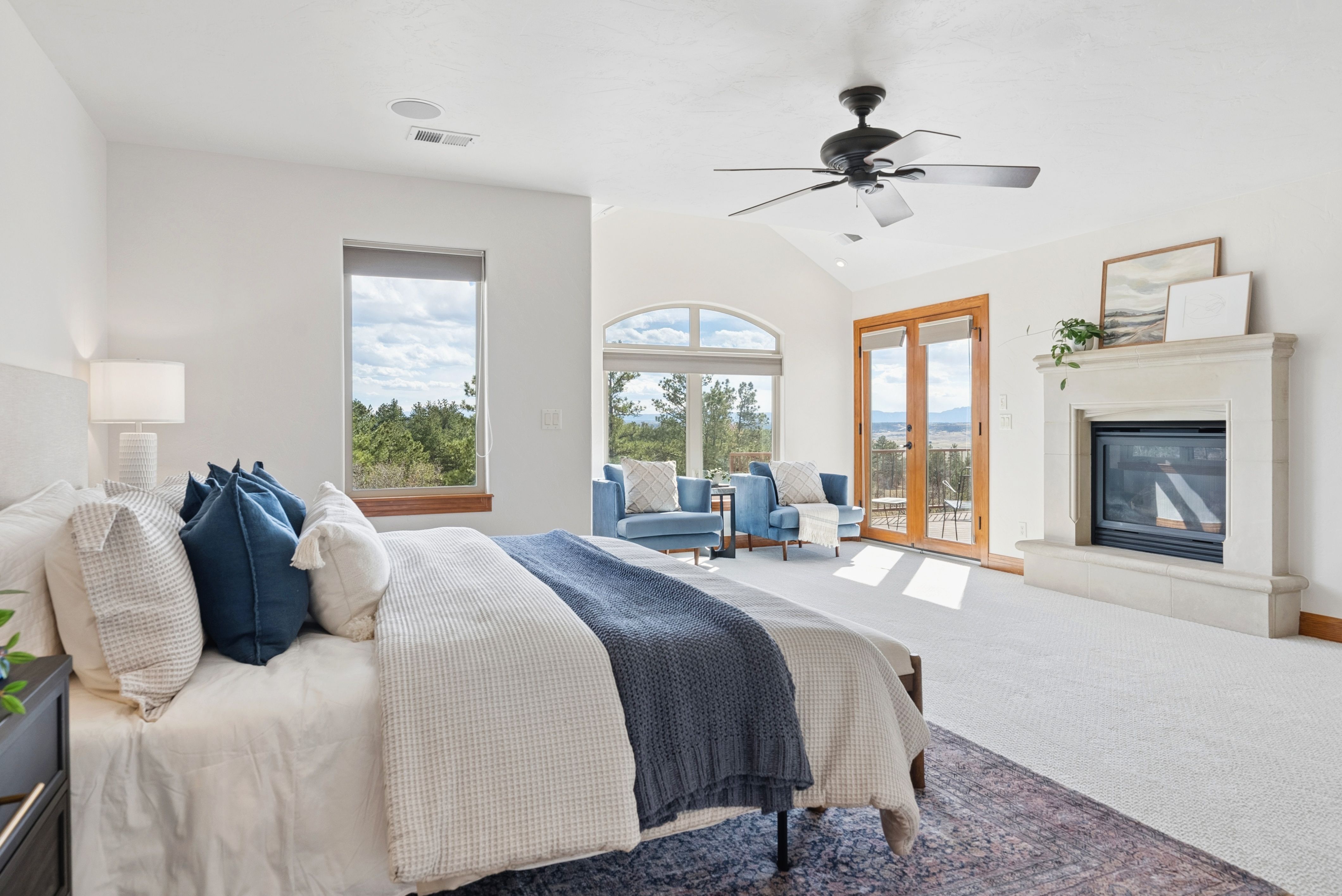  Set high on a hill in The Timbers and backing to open space - 物件實景