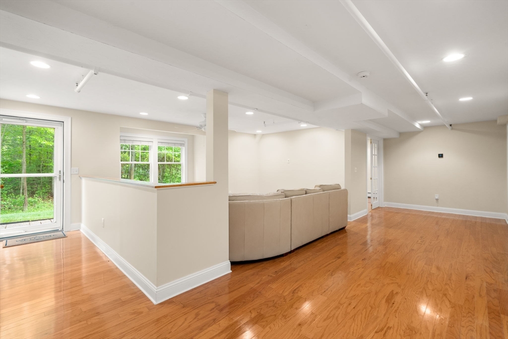 Hanover, Massachusetts, 02339, United States, 2 Bedrooms Bedrooms, ,3 BathroomsBathrooms,Residential,For Sale,1826600