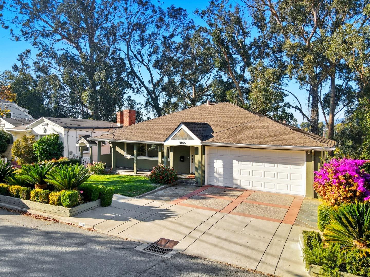 Oakland, California, 94610, United States, 4 Bedrooms Bedrooms, ,4 BathroomsBathrooms,Residential,For Sale,1987505