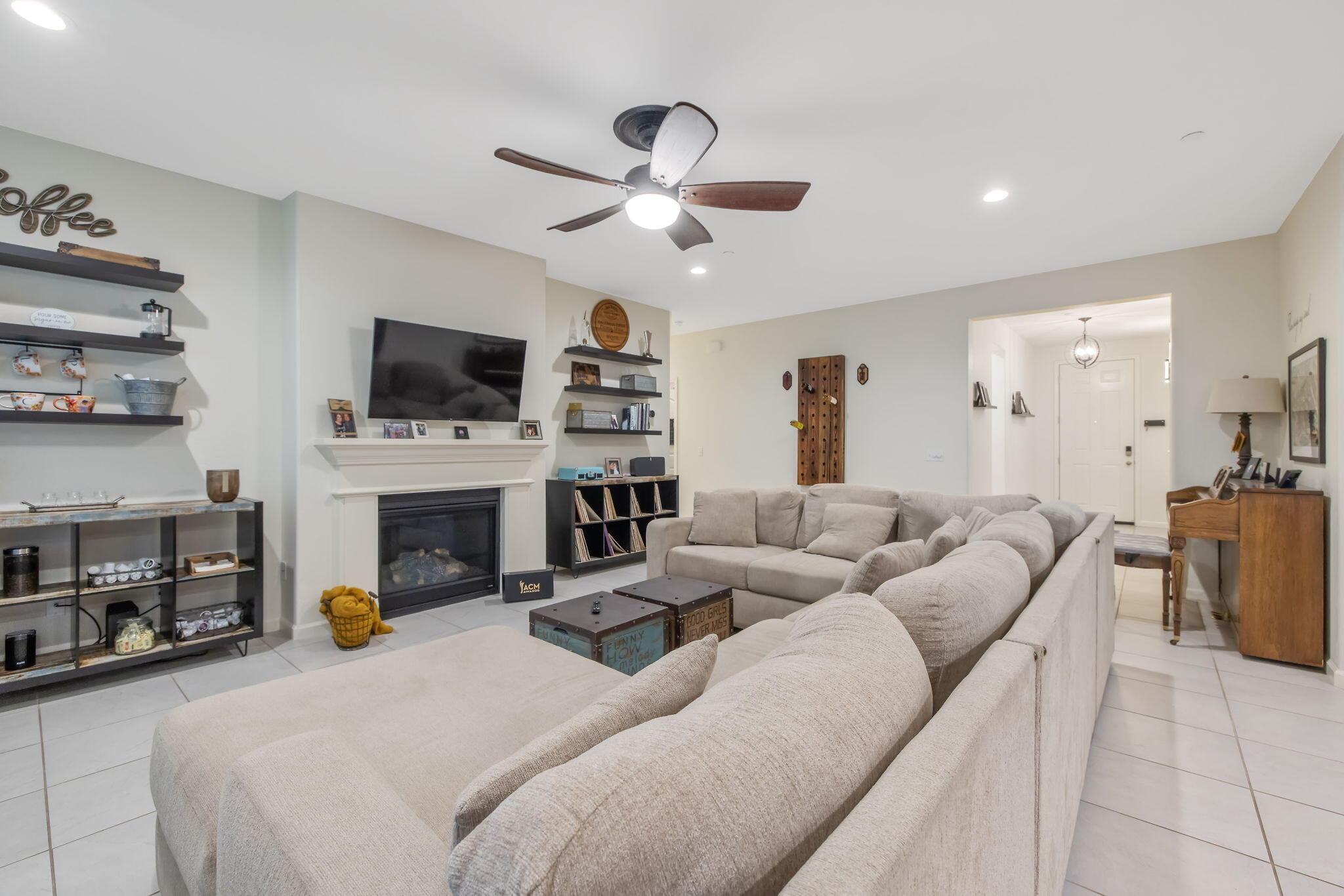 Visalia, California, 93291, United States, 4 Bedrooms Bedrooms, ,2 BathroomsBathrooms,Residential,For Sale,1927793