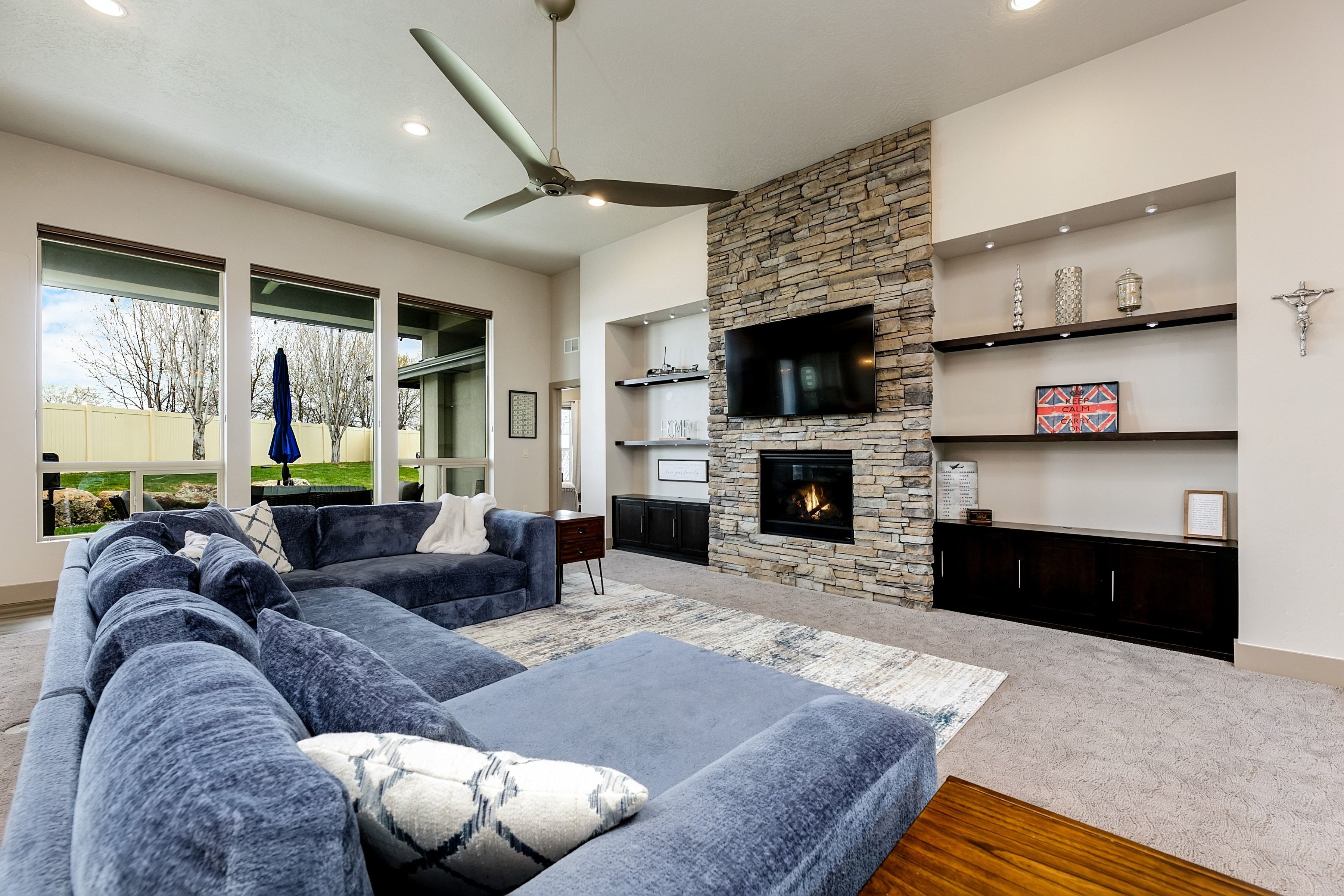  Beautiful Single Level - Former Builder Model Home - 物件實景