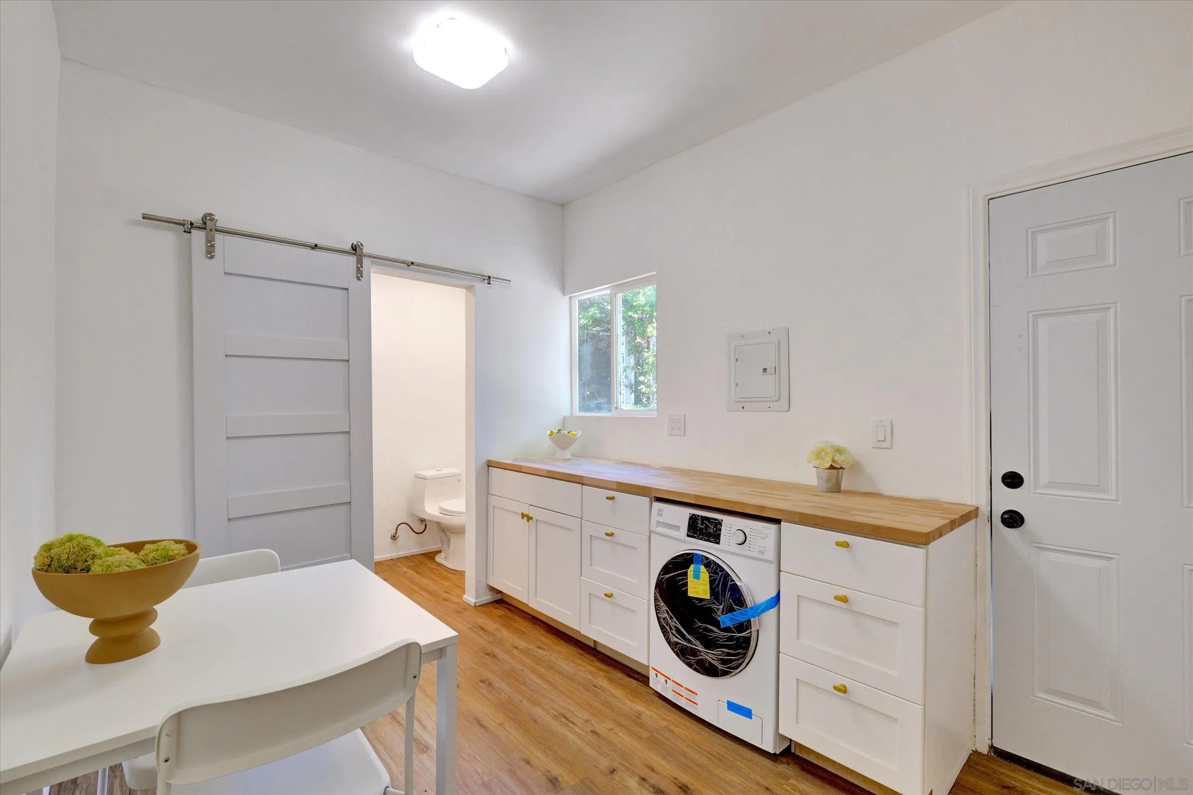 Los Angeles, California, 90027, United States, 4 Bedrooms Bedrooms, ,4 BathroomsBathrooms,Residential,For Sale,1924744