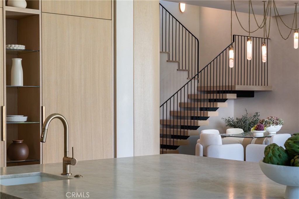 Sherman Oaks, California, 91423, United States, 6 Bedrooms Bedrooms, ,7 BathroomsBathrooms,Residential,For Sale,1990929