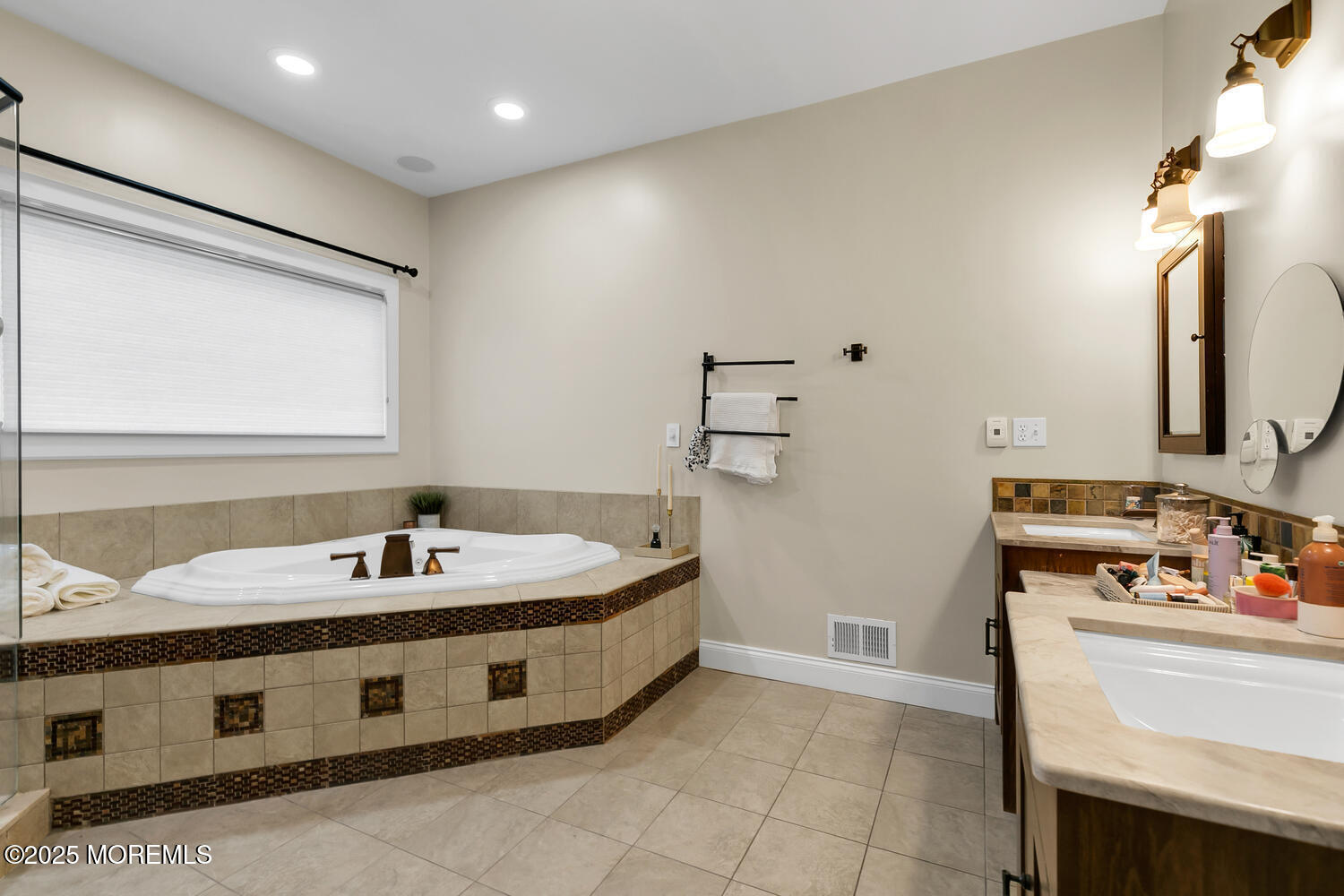 Middletown, New Jersey, 07748, United States, 4 Bedrooms Bedrooms, ,5 BathroomsBathrooms,Residential,For Sale,1990741