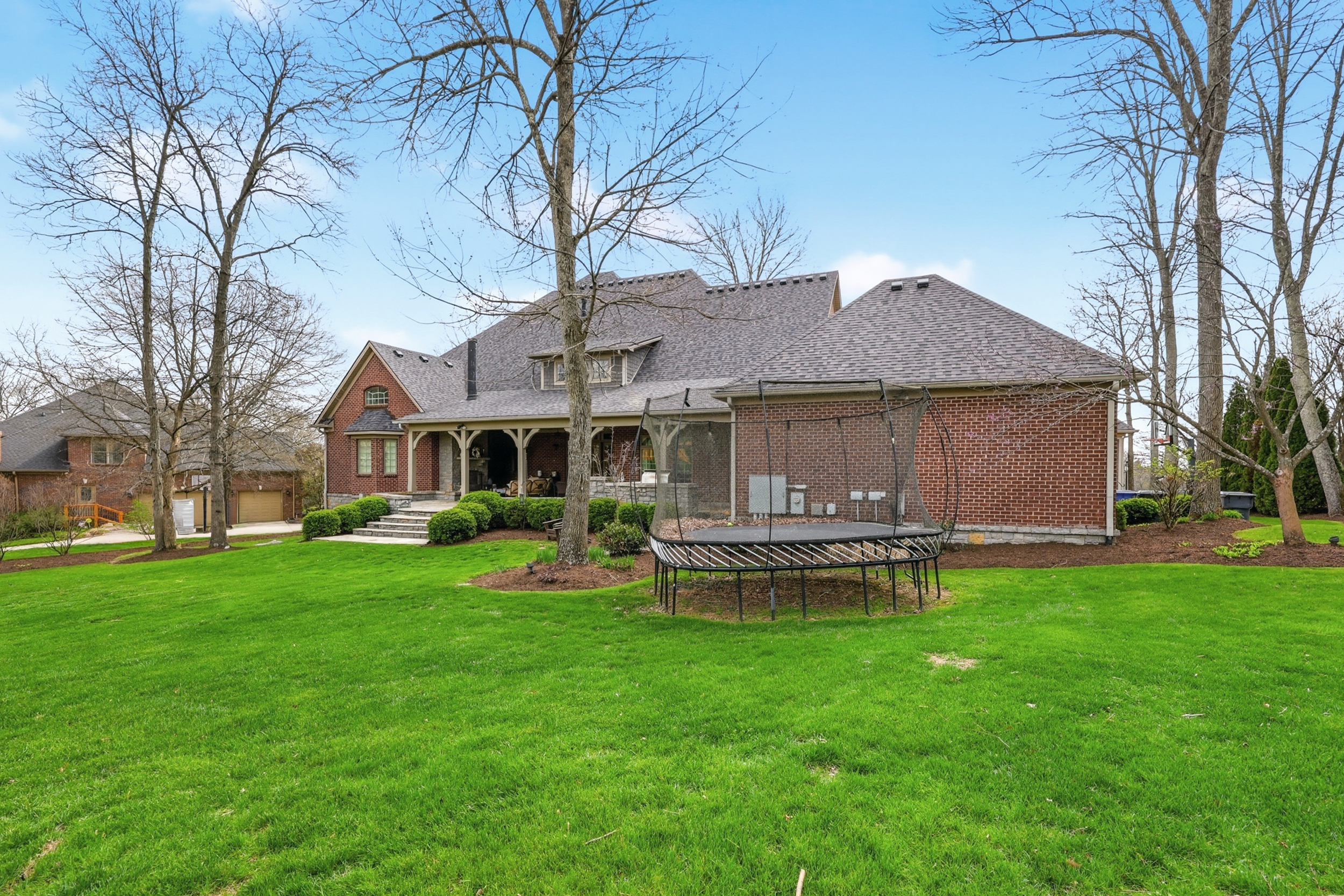  4848 Chelmsbury Lane - 物件實景