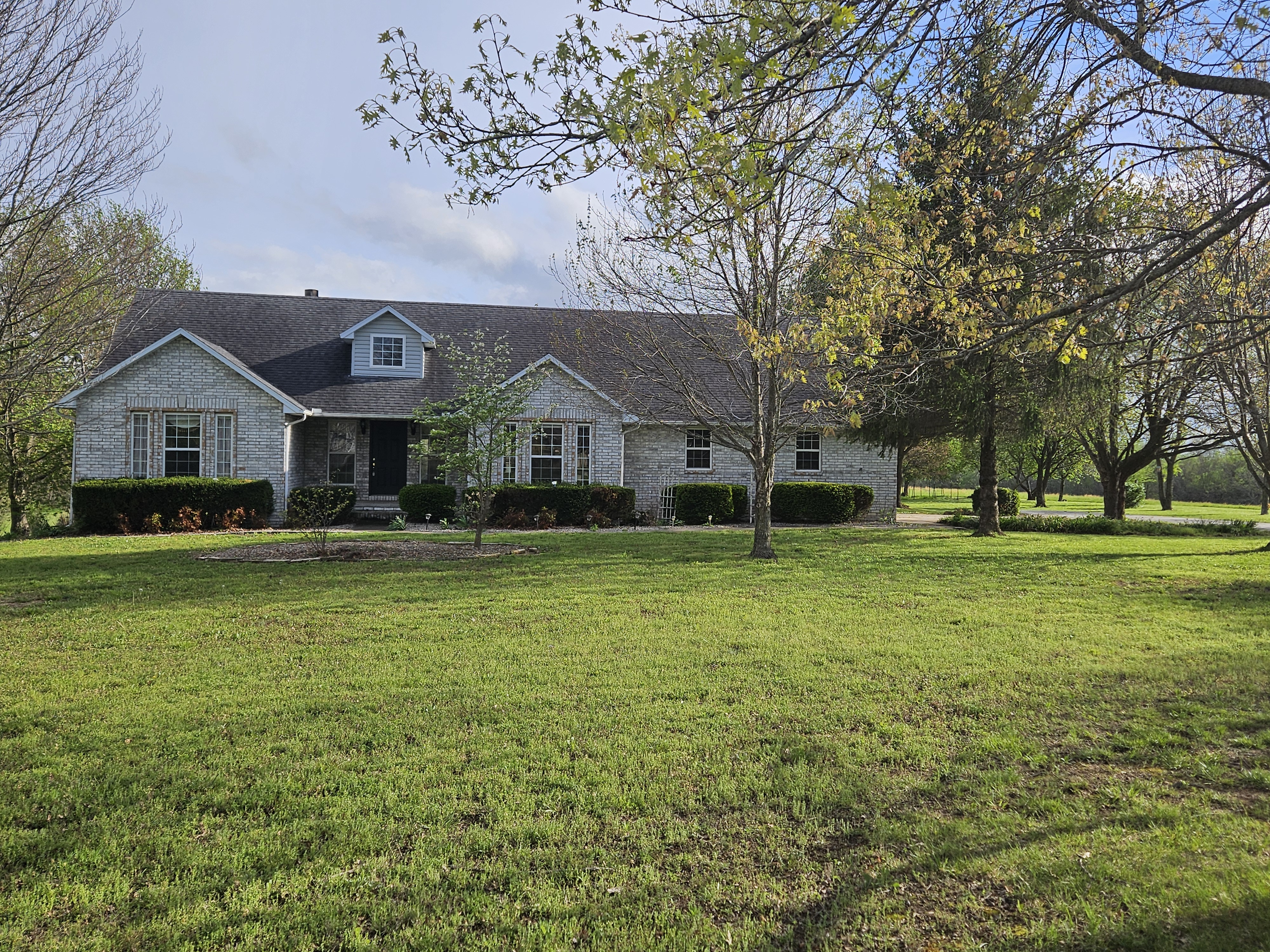 Pierce City, Missouri, 65723, United States, 5 Bedrooms Bedrooms, ,3 BathroomsBathrooms,Residential,For Sale,2031993