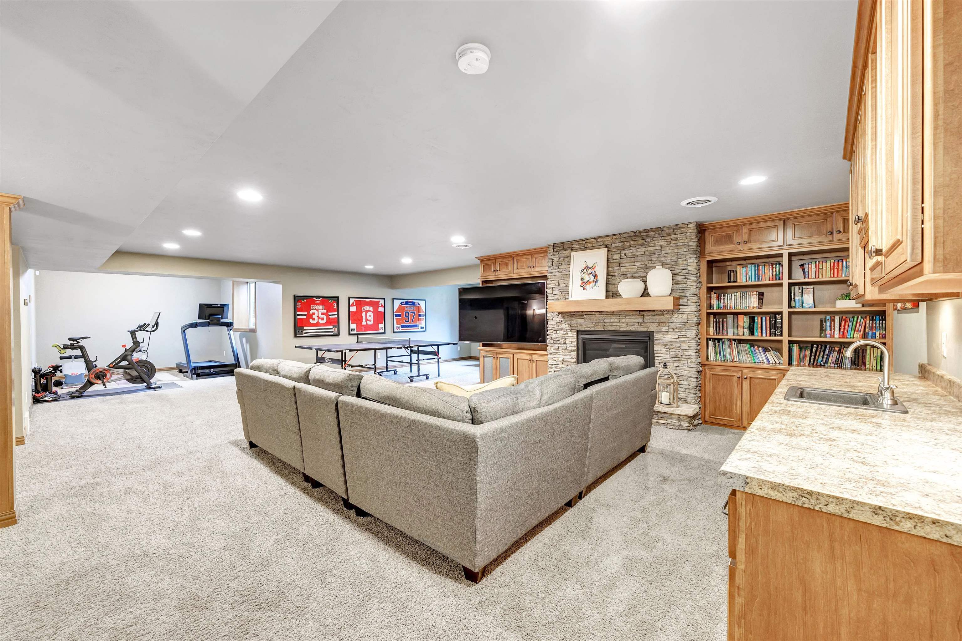 GREEN BAY, Wisconsin, 54313, United States, 5 Bedrooms Bedrooms, ,4 BathroomsBathrooms,Residential,For Sale,1911640