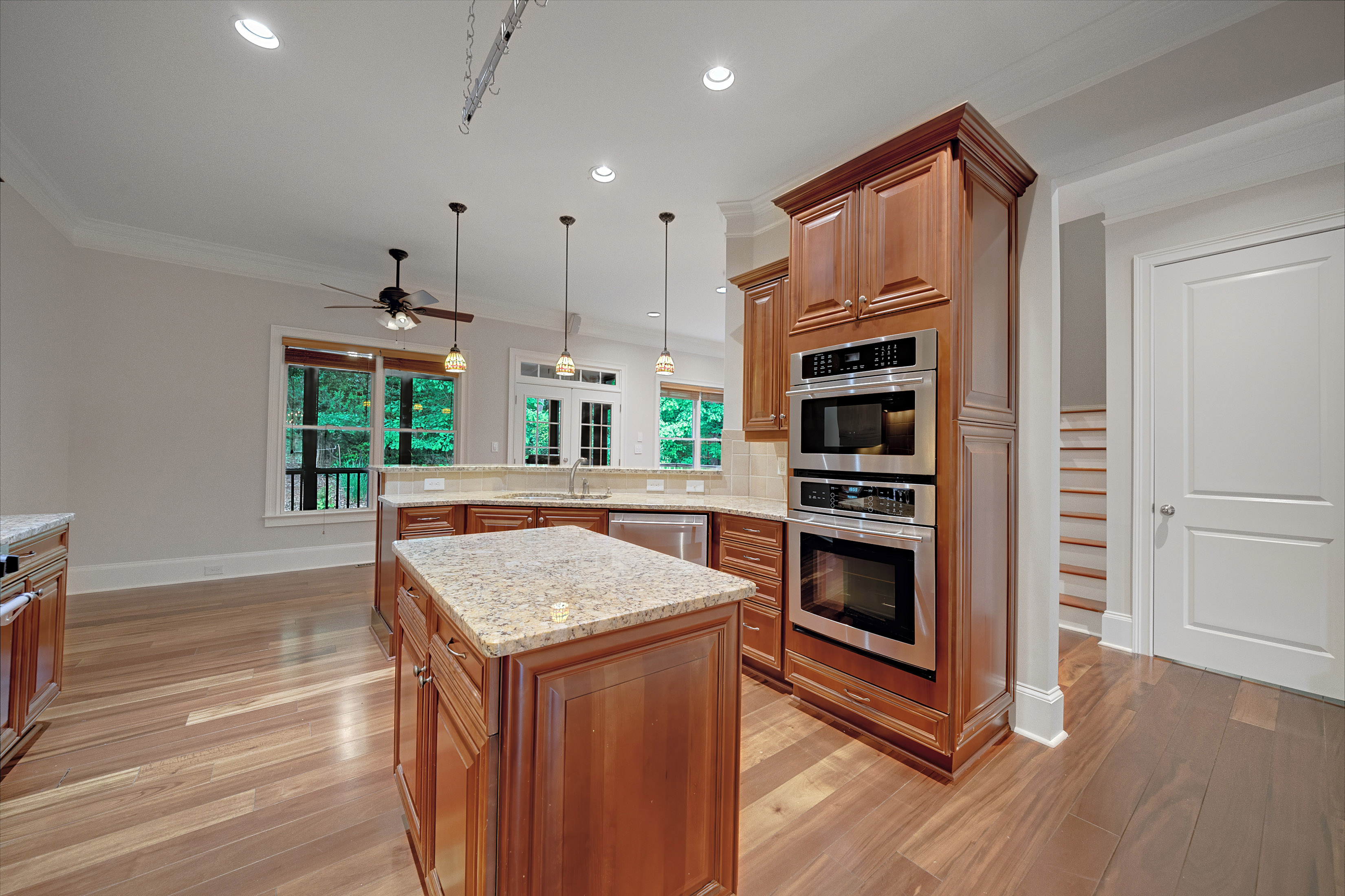  Sandy Springs Townhome Lives Like a Single Family Residence - 物件實景
