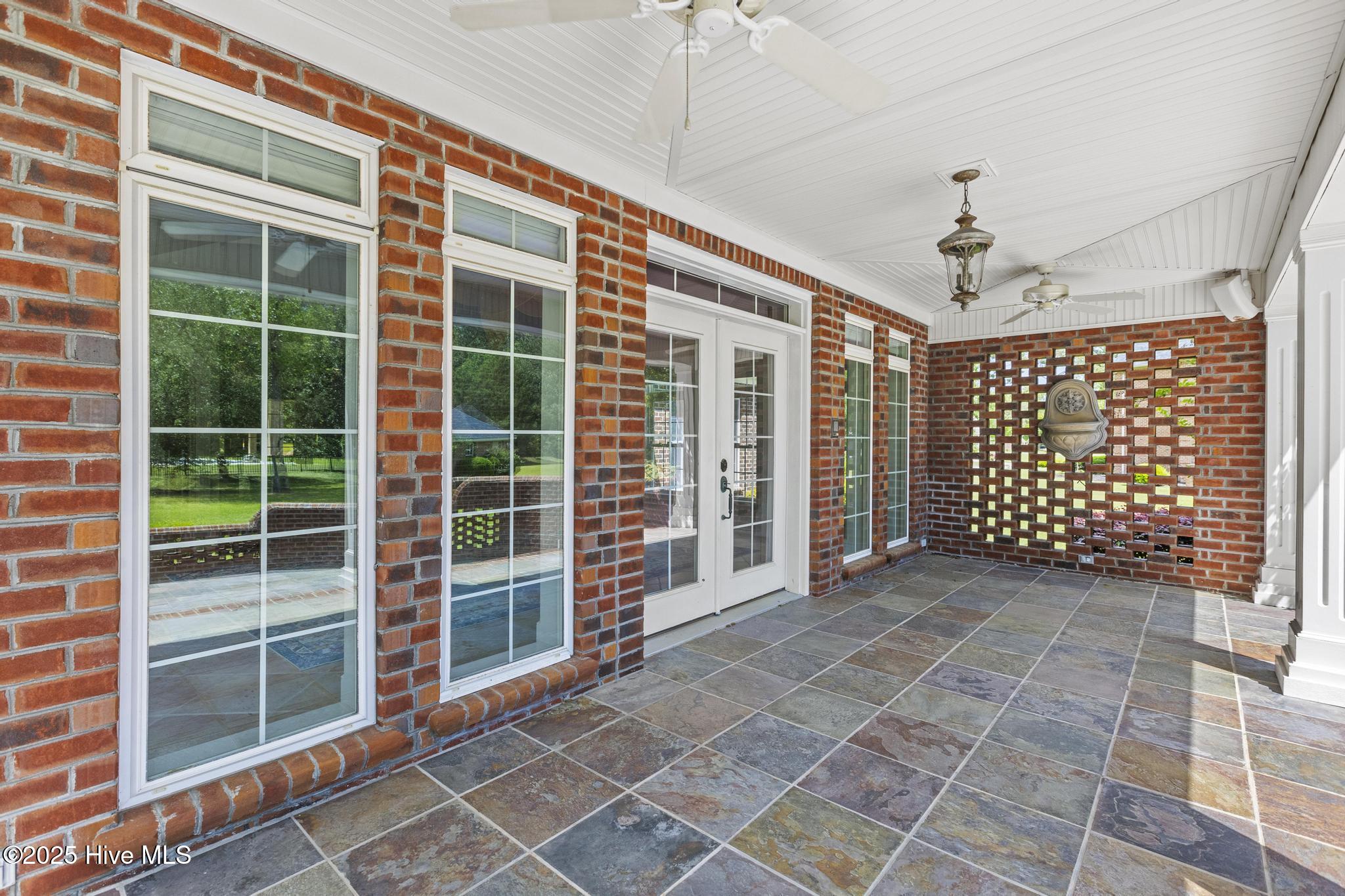 Jacksonville, North Carolina, 28540, United States, 4 Bedrooms Bedrooms, ,5 BathroomsBathrooms,Residential,For Sale,1944565