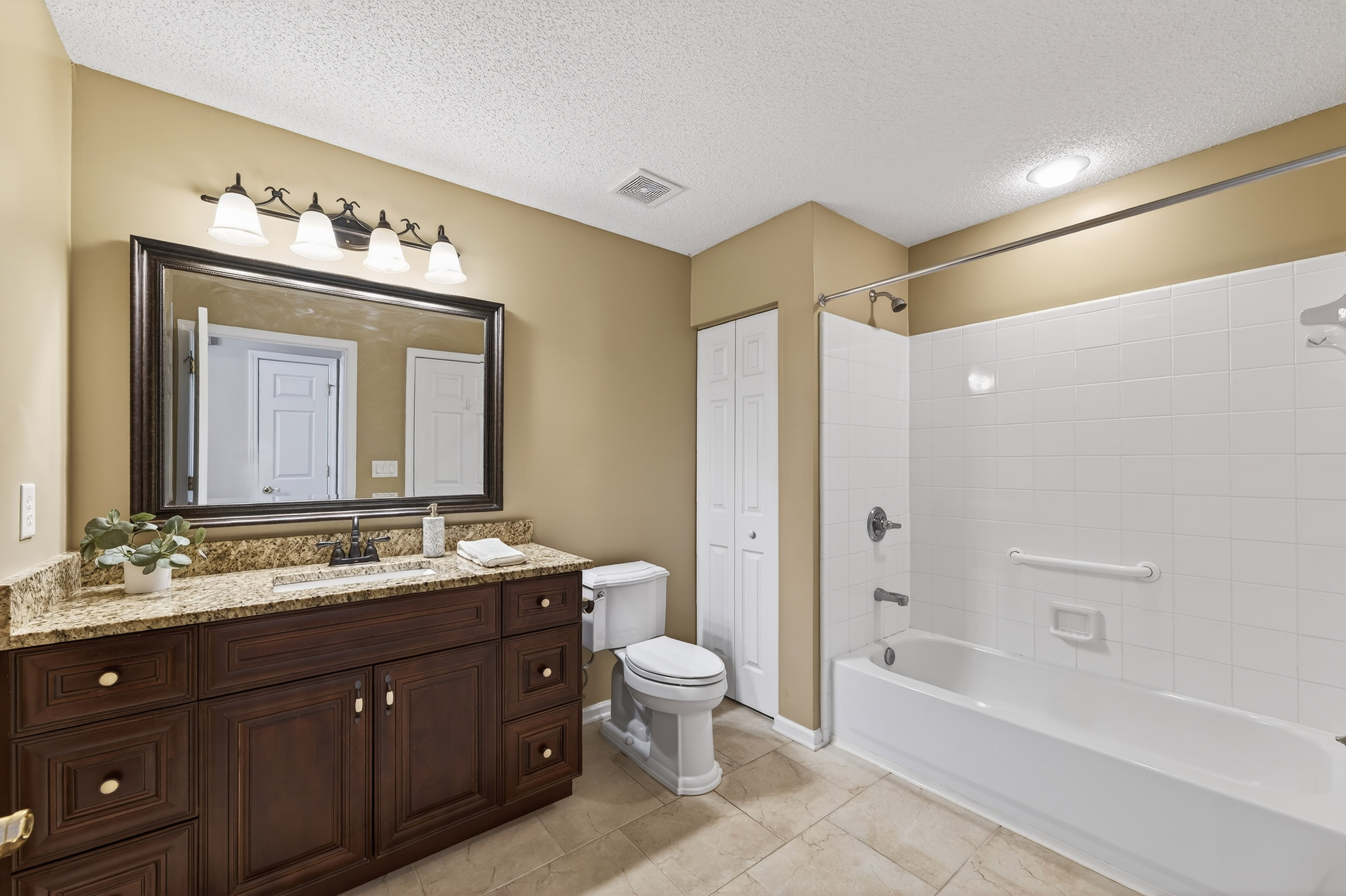  Welcome to this Virtually Maintenance-Free Ranch - 物件實景