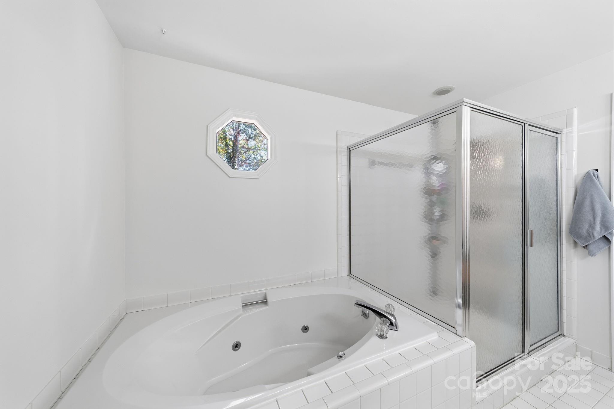 Charlotte, North Carolina, 28226, United States, 3 Bedrooms Bedrooms, ,2 BathroomsBathrooms,Residential,For Sale,1991268