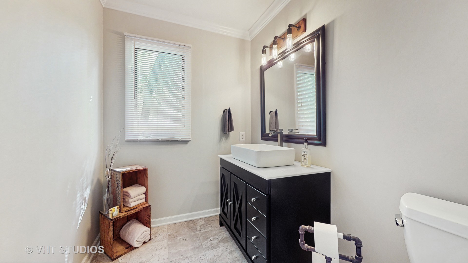 St. Charles, Illinois, 60175, United States, 4 Bedrooms Bedrooms, ,3 BathroomsBathrooms,Residential,For Sale,1889626