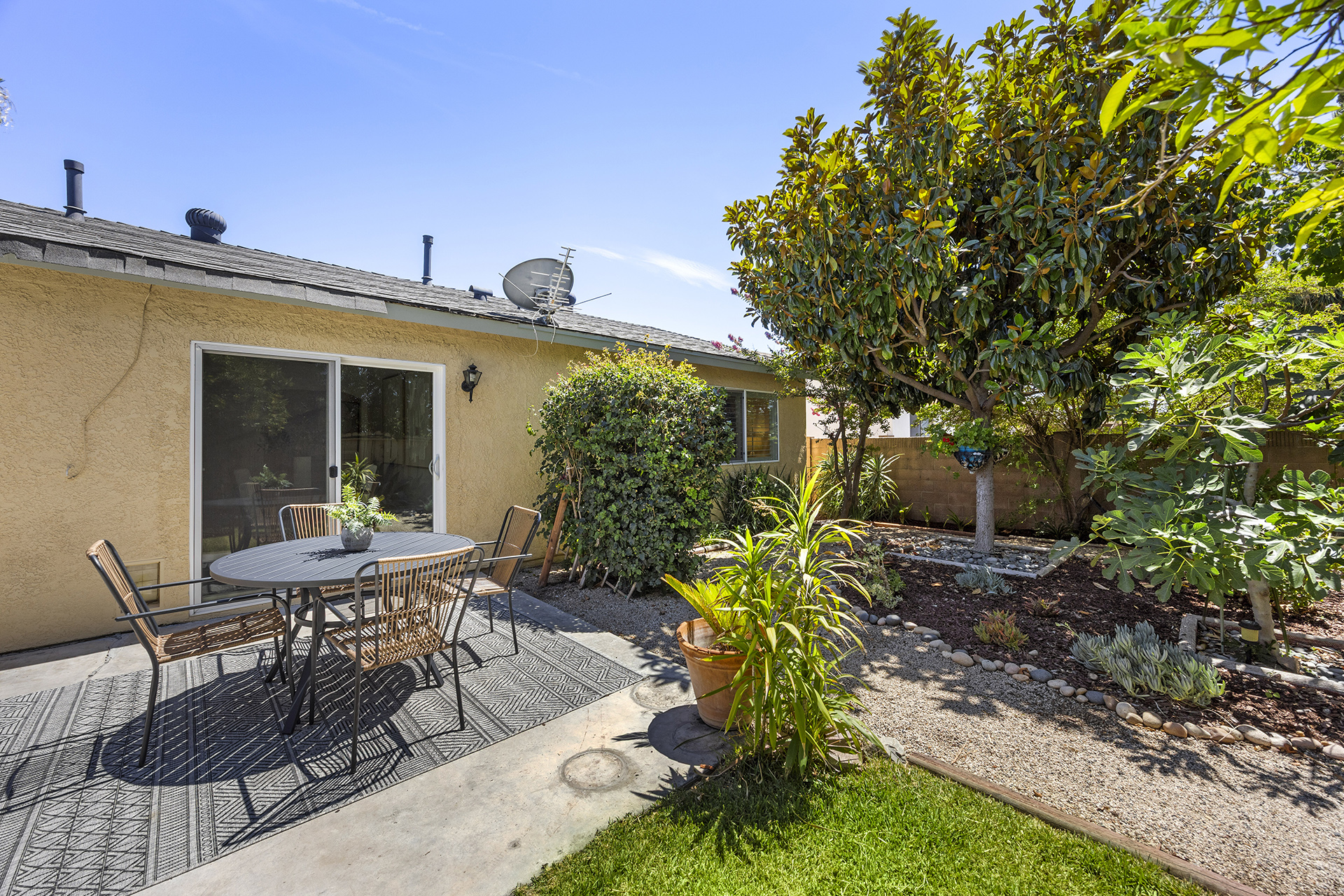 Anaheim, California, 92807, United States, 3 Bedrooms Bedrooms, ,2 BathroomsBathrooms,Residential,For Sale,1889806