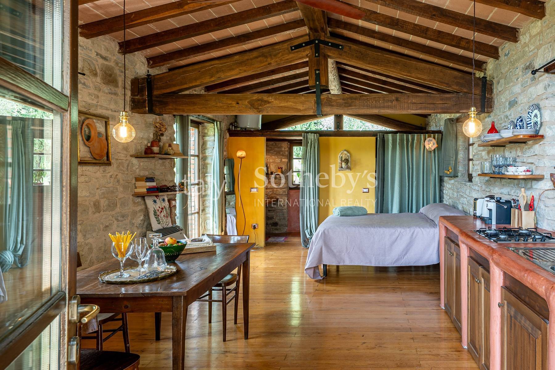  Stunning lake view historic renovated farmhouse with pool - 物件實景