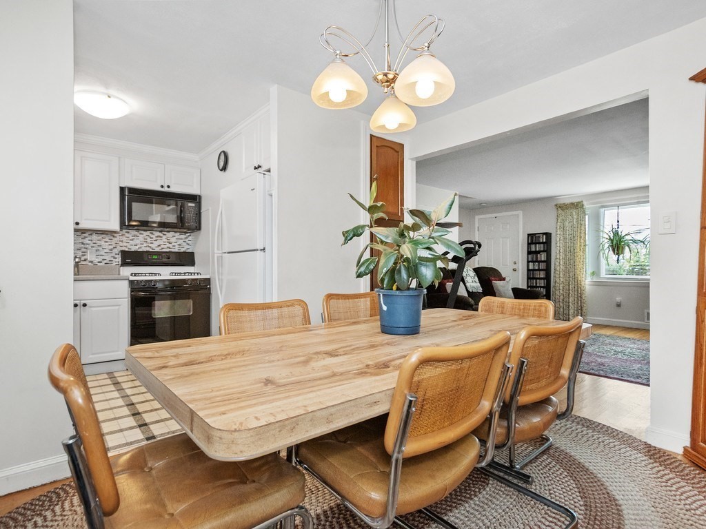 Waltham, Massachusetts, 02452, United States, 2 Bedrooms Bedrooms, ,2 BathroomsBathrooms,Residential,For Sale,1902655