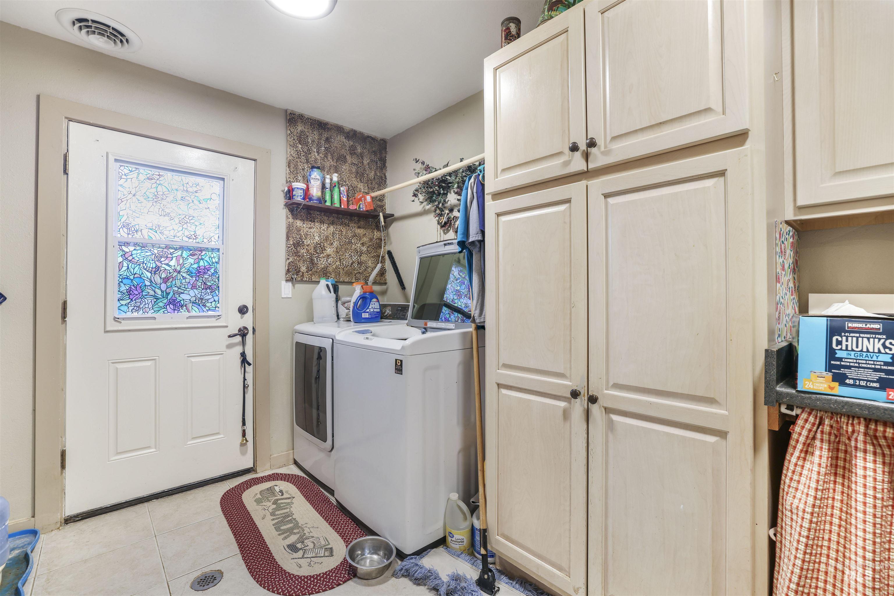 Twin Falls, Idaho, 83301, United States, 3 Bedrooms Bedrooms, ,2 BathroomsBathrooms,Residential,For Sale,1932611