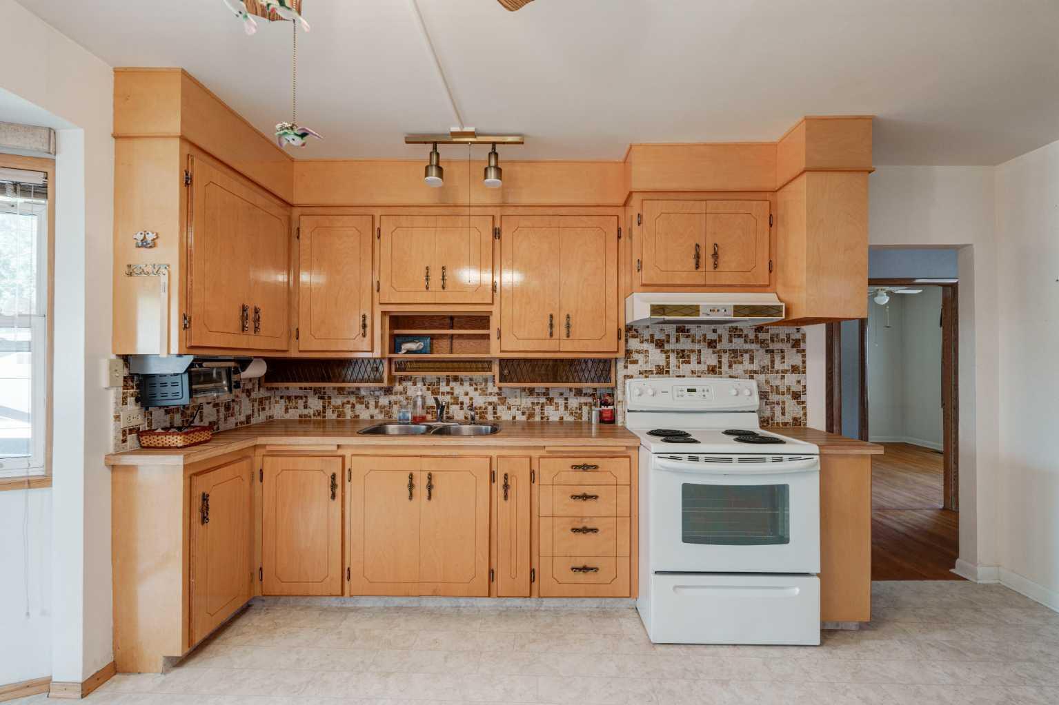 CALGARY, Alberta, T3E 2S7, CA, 3 Bedrooms Bedrooms, ,2 BathroomsBathrooms,Residential,For Sale,1896570