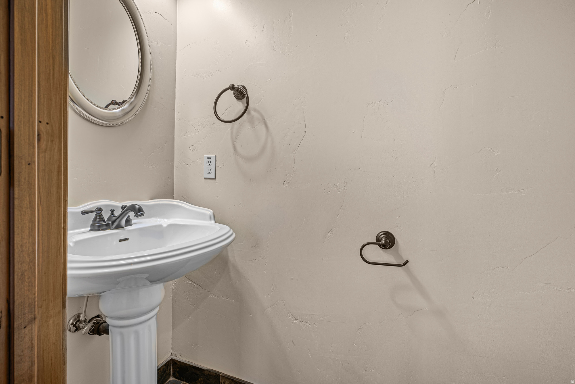 Herriman, Utah, 84096, United States, 3 Bedrooms Bedrooms, ,5 BathroomsBathrooms,Residential,For Sale,1991889