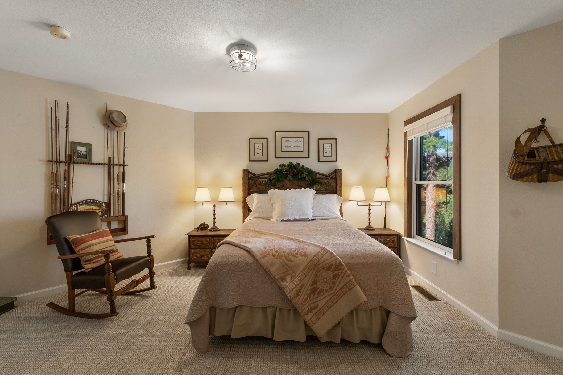  Hilltop Whitehawk Ranch Estate with Sweeping Meadow, Pond & Mountain Views - 物件實景