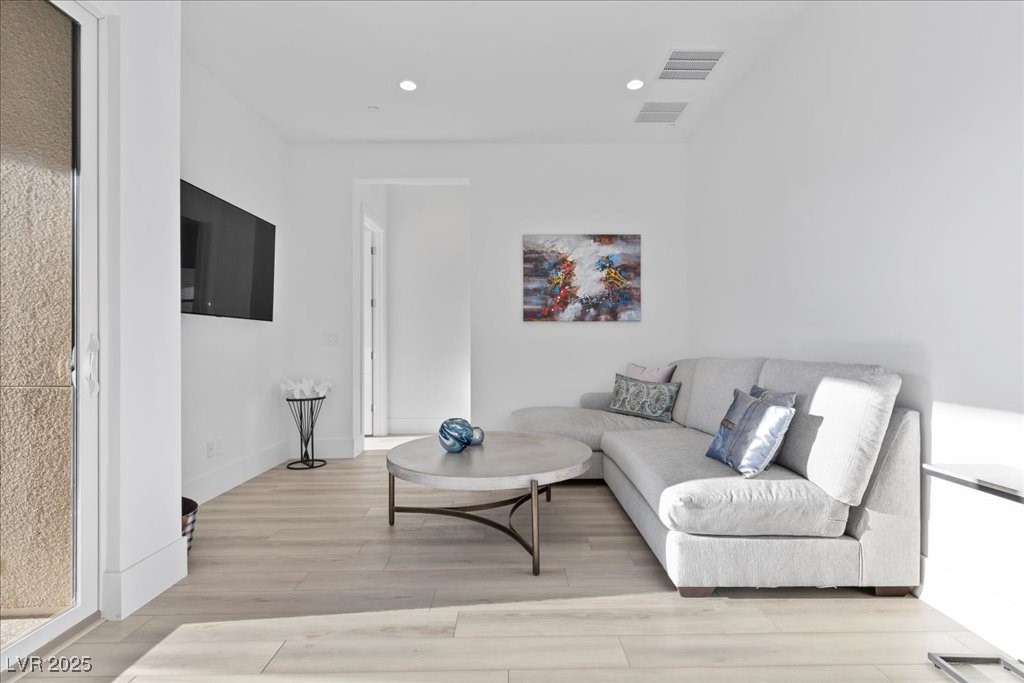 Las Vegas, Nevada, 89135, United States, 5 Bedrooms Bedrooms, ,6 BathroomsBathrooms,Residential,For Sale,1987610