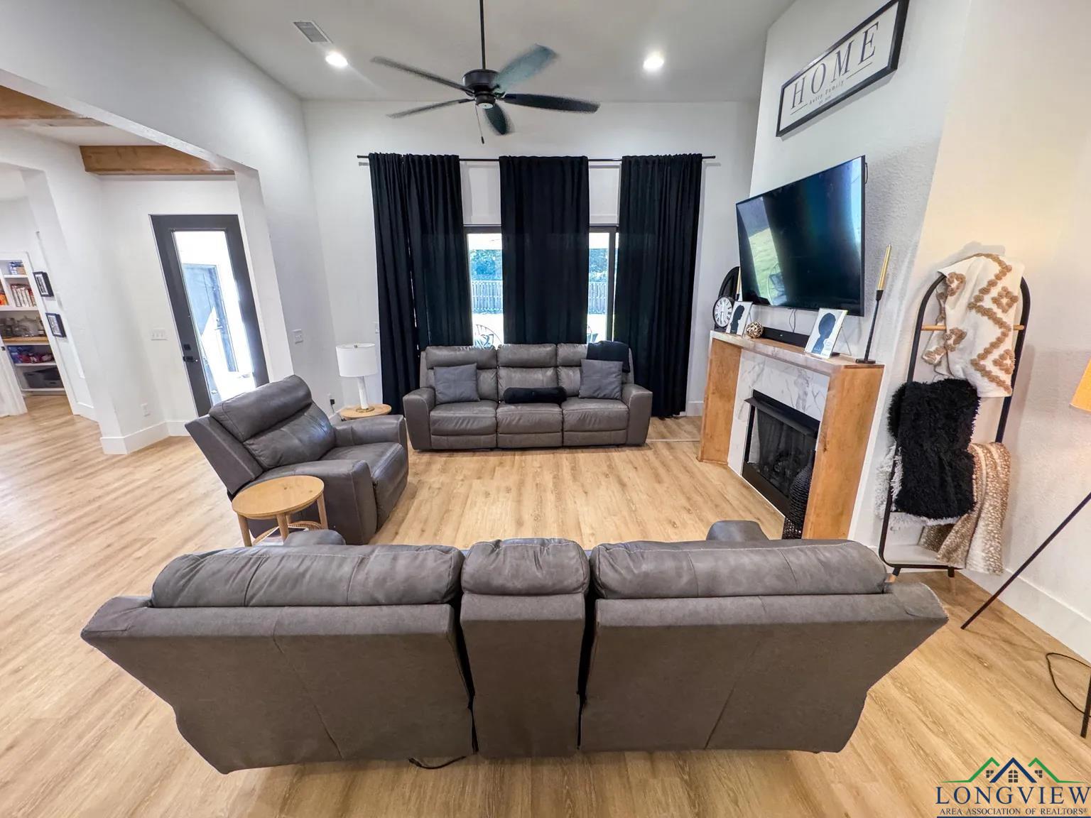 Texarkana, Texas, 75503, United States, 4 Bedrooms Bedrooms, ,4 BathroomsBathrooms,Residential,For Sale,1980394