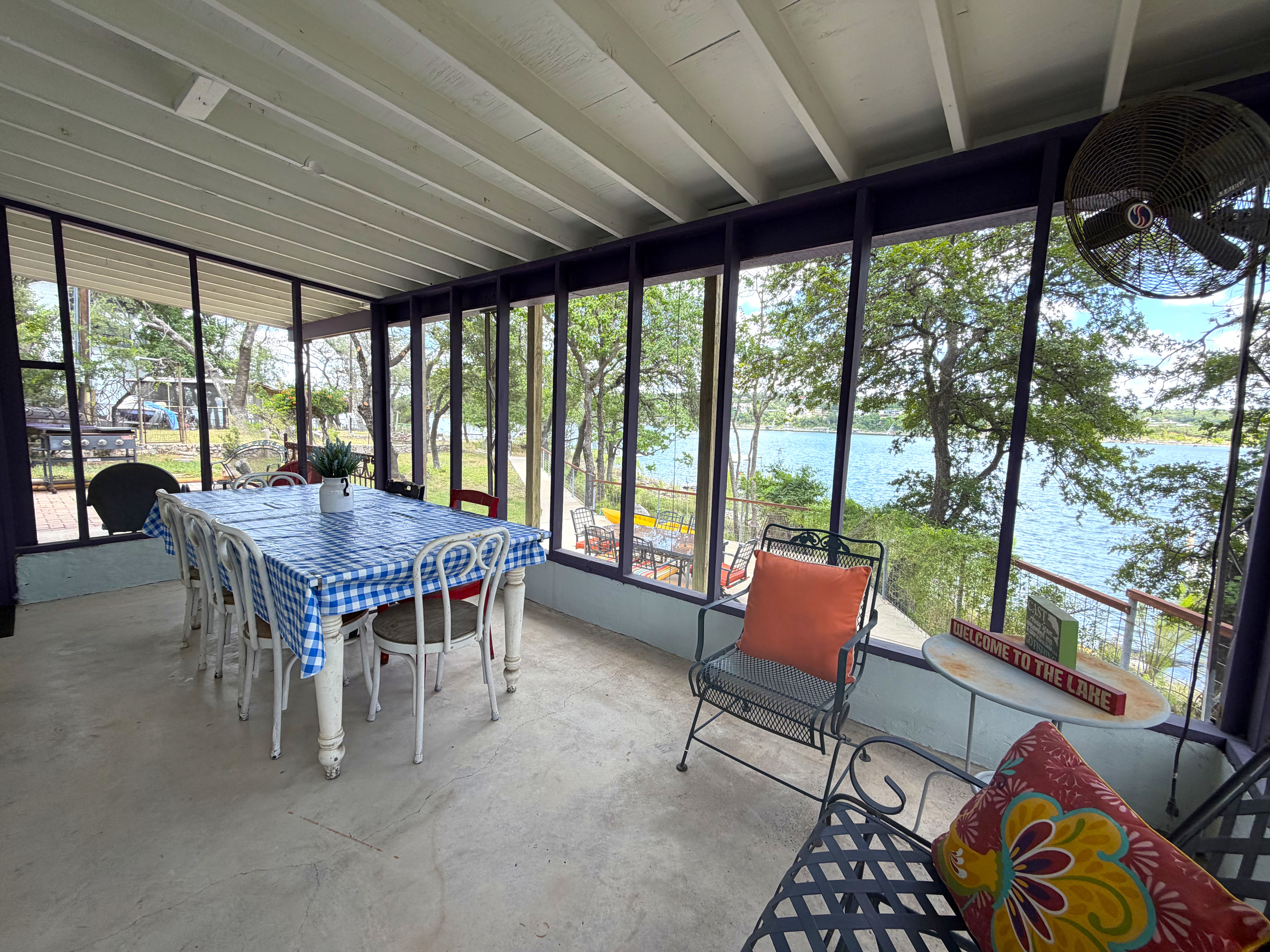  JUST LISTED - Charming lakefront retreat on Lake Travis - 物件實景