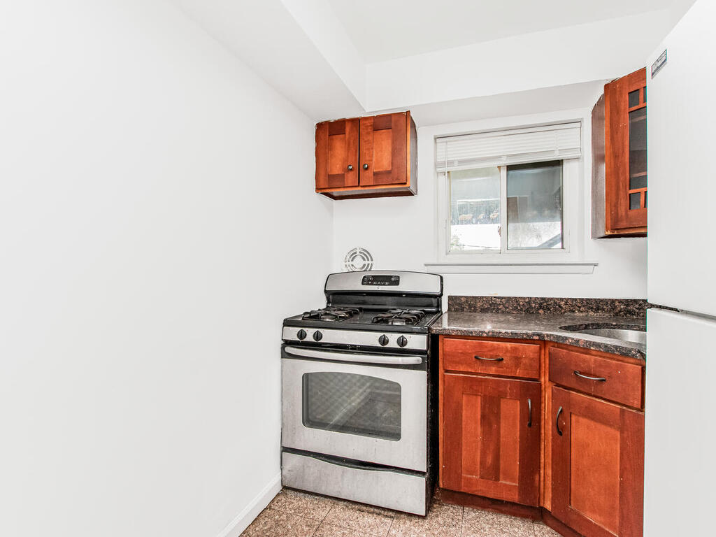 Bronx, New York, 10462, United States, 8 Bedrooms Bedrooms, ,3 BathroomsBathrooms,Residential,For Sale,1981445