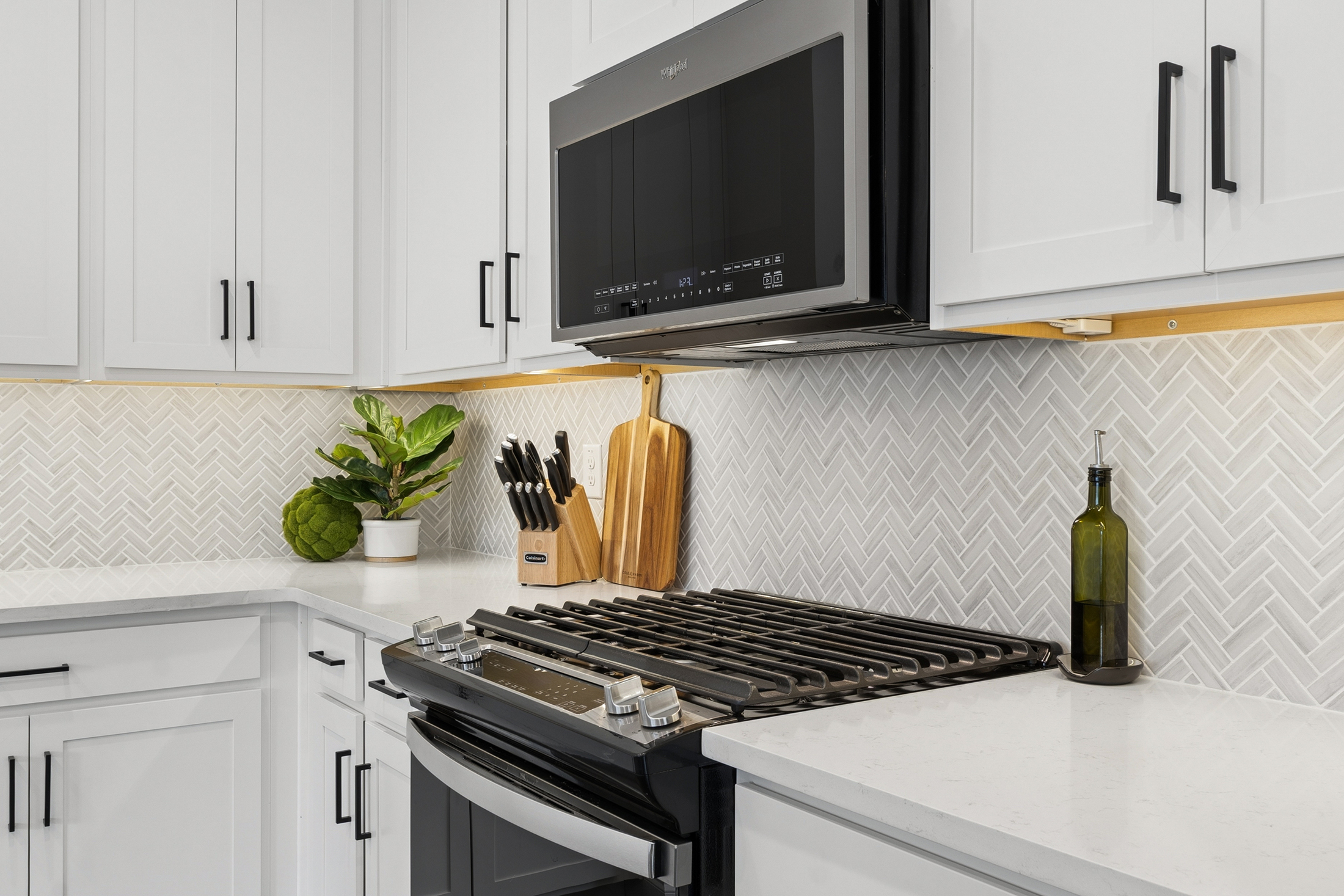  End-Unit, Craftsman Townhome with Custom Upgrades - 物件實景