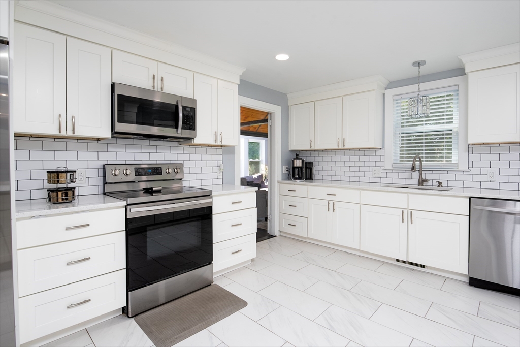 East Bridgewater, Massachusetts, 02333, United States, 4 Bedrooms Bedrooms, ,2 BathroomsBathrooms,Residential,For Sale,1942845