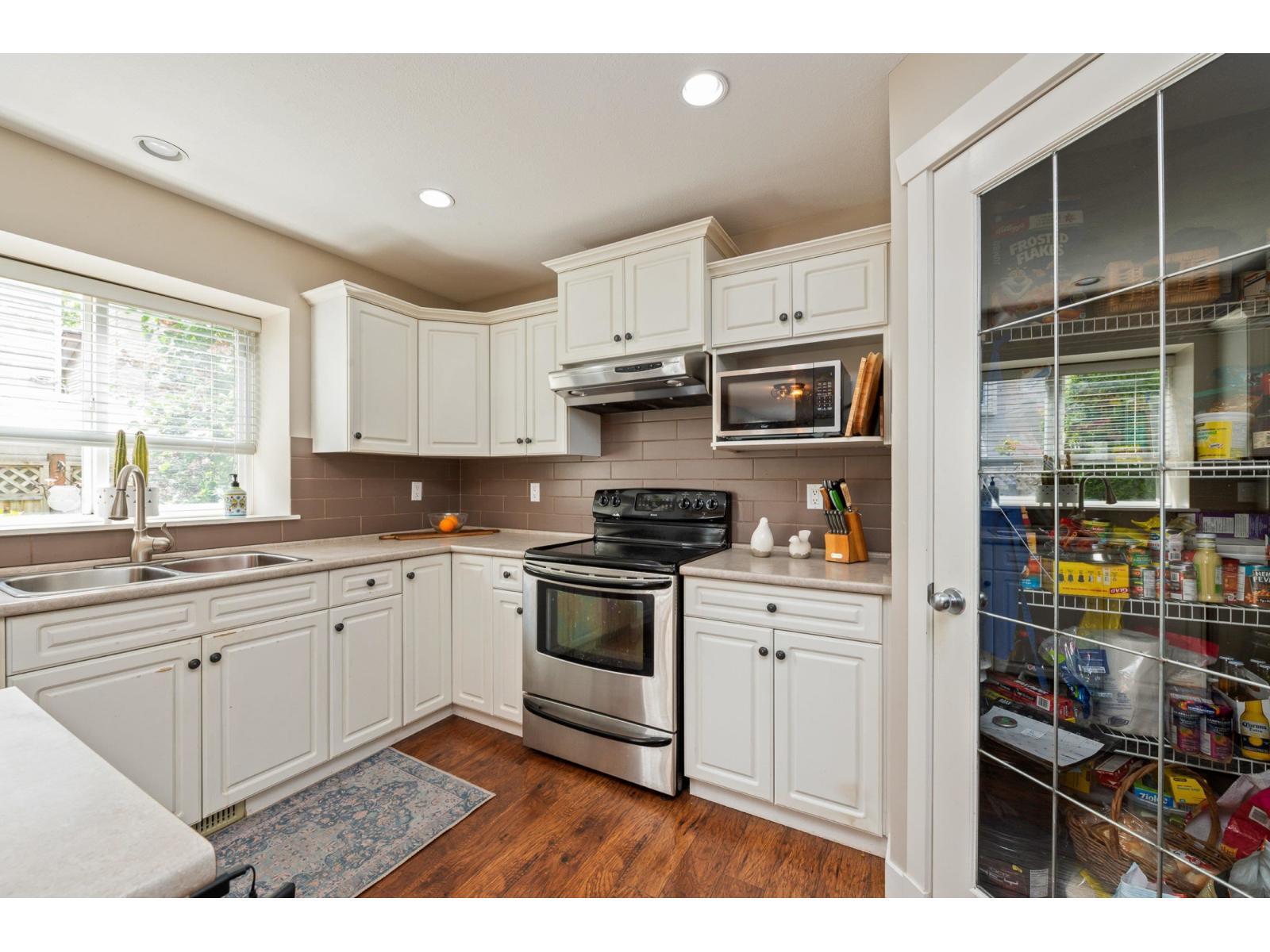 LANGLEY, British Columbia, V3V 6A0, CA, 4 Bedrooms Bedrooms, ,4 BathroomsBathrooms,Residential,For Sale,1950645