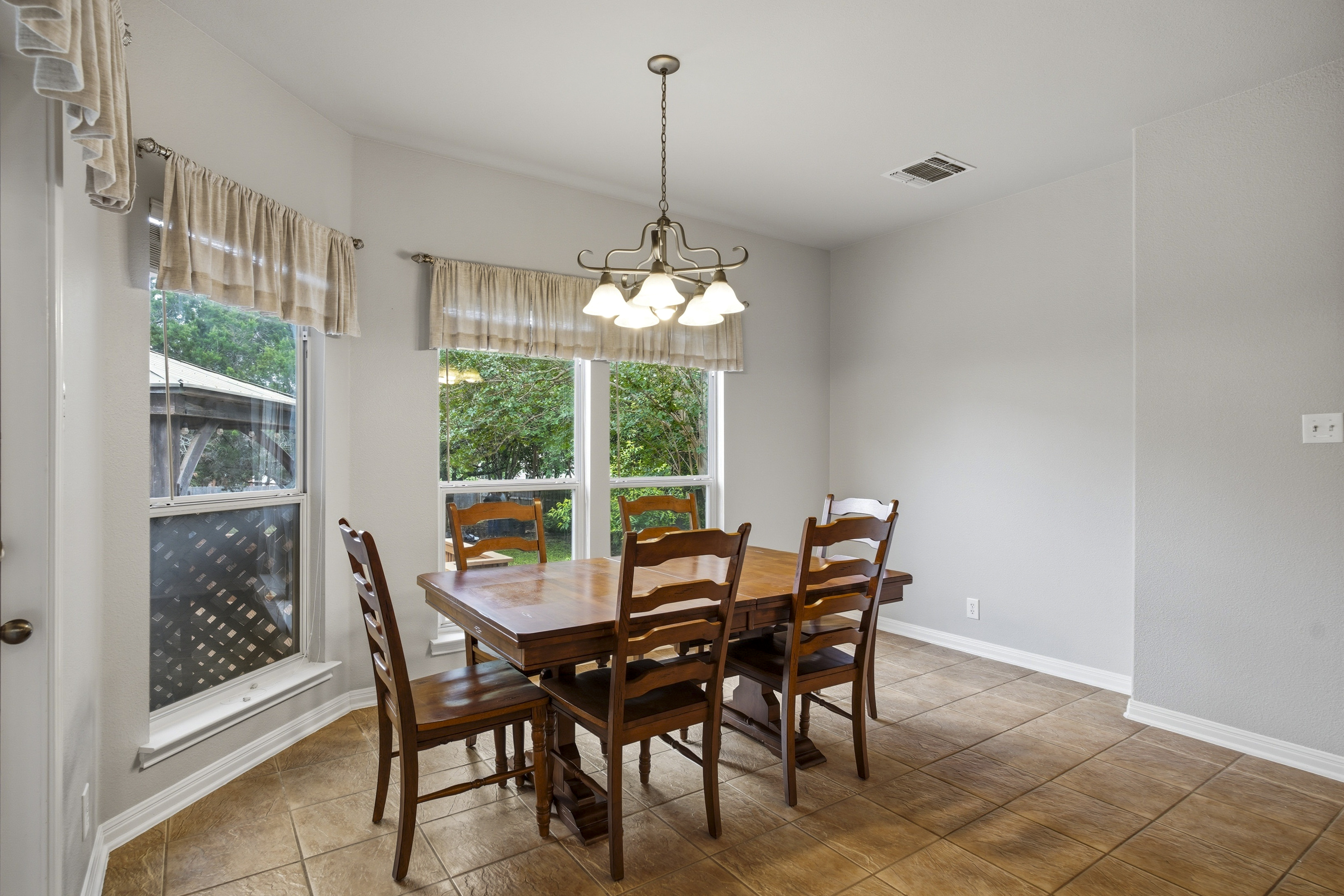  Spacious Helotes Retreat on .41 Acre - 物件實景