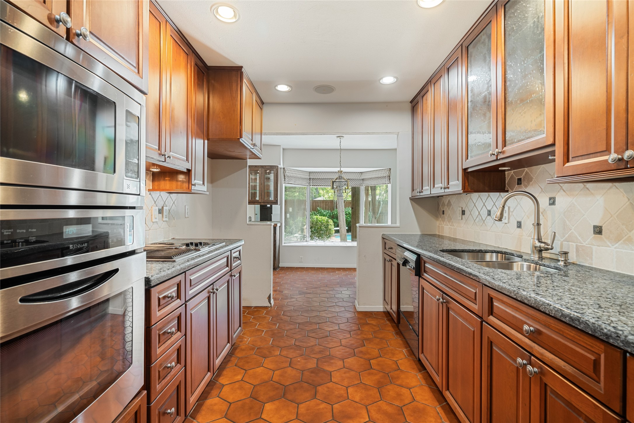 Dallas, Texas, 75244, United States, 4 Bedrooms Bedrooms, ,2 BathroomsBathrooms,Residential,For Sale,1991036