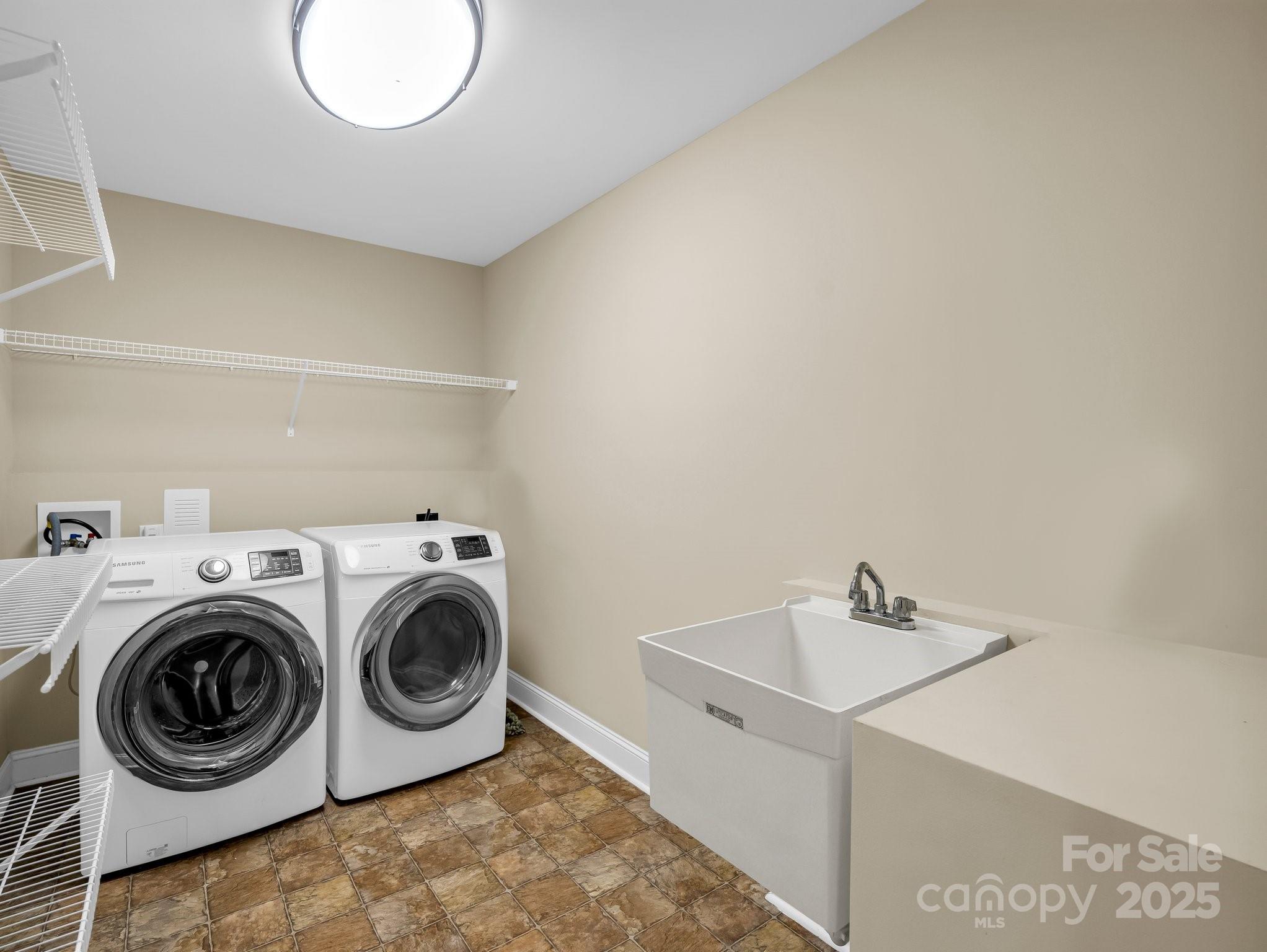 Lincolnton, North Carolina, 28092, United States, 3 Bedrooms Bedrooms, ,3 BathroomsBathrooms,Residential,For Sale,2005989