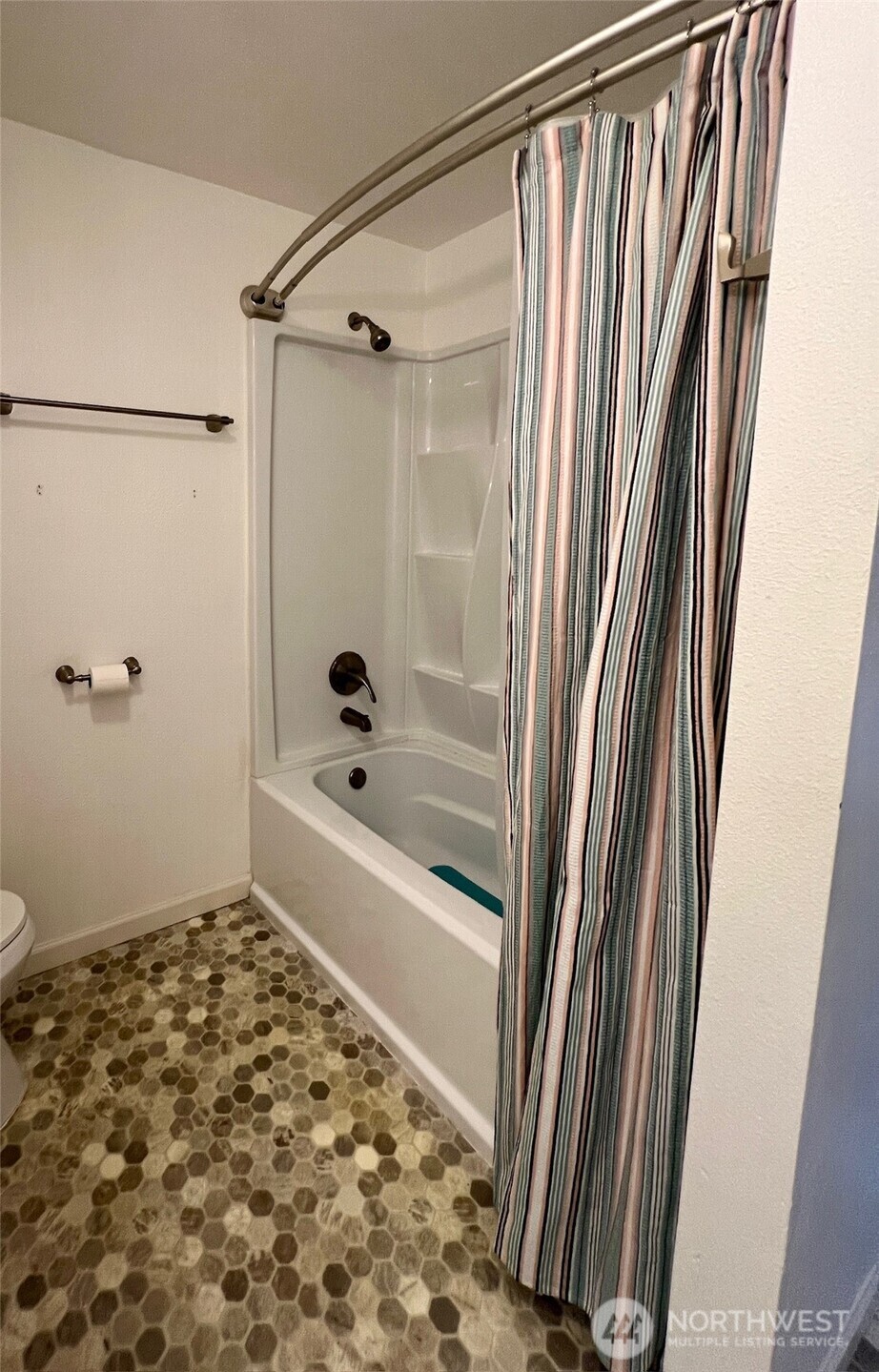 Oak Harbor, Washington, 98277, United States, 3 Bedrooms Bedrooms, ,1 BathroomBathrooms,Residential,For Sale,1983313