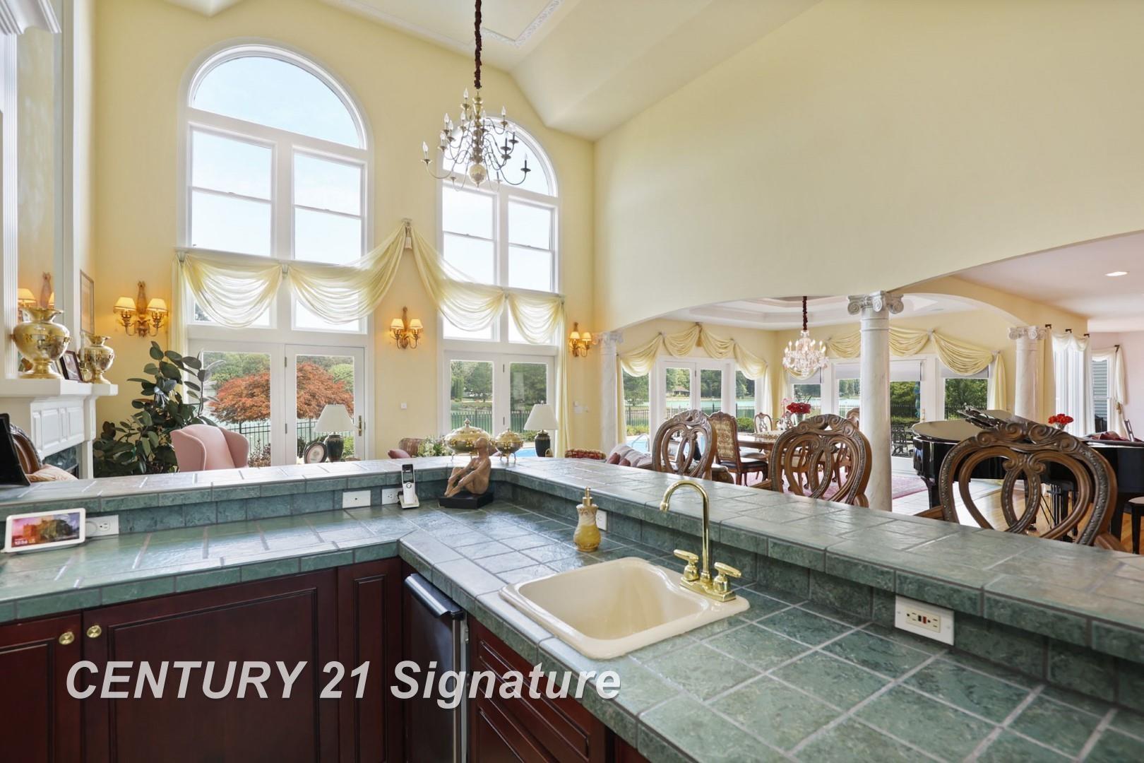 Saginaw, Michigan, 48609, United States, 4 Bedrooms Bedrooms, ,7 BathroomsBathrooms,Residential,For Sale,1980528