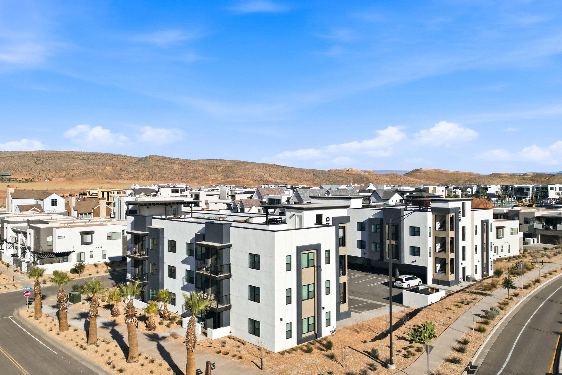  Top-Floor Desert Color Retreat With Lagoon Access & Views - 物件實景