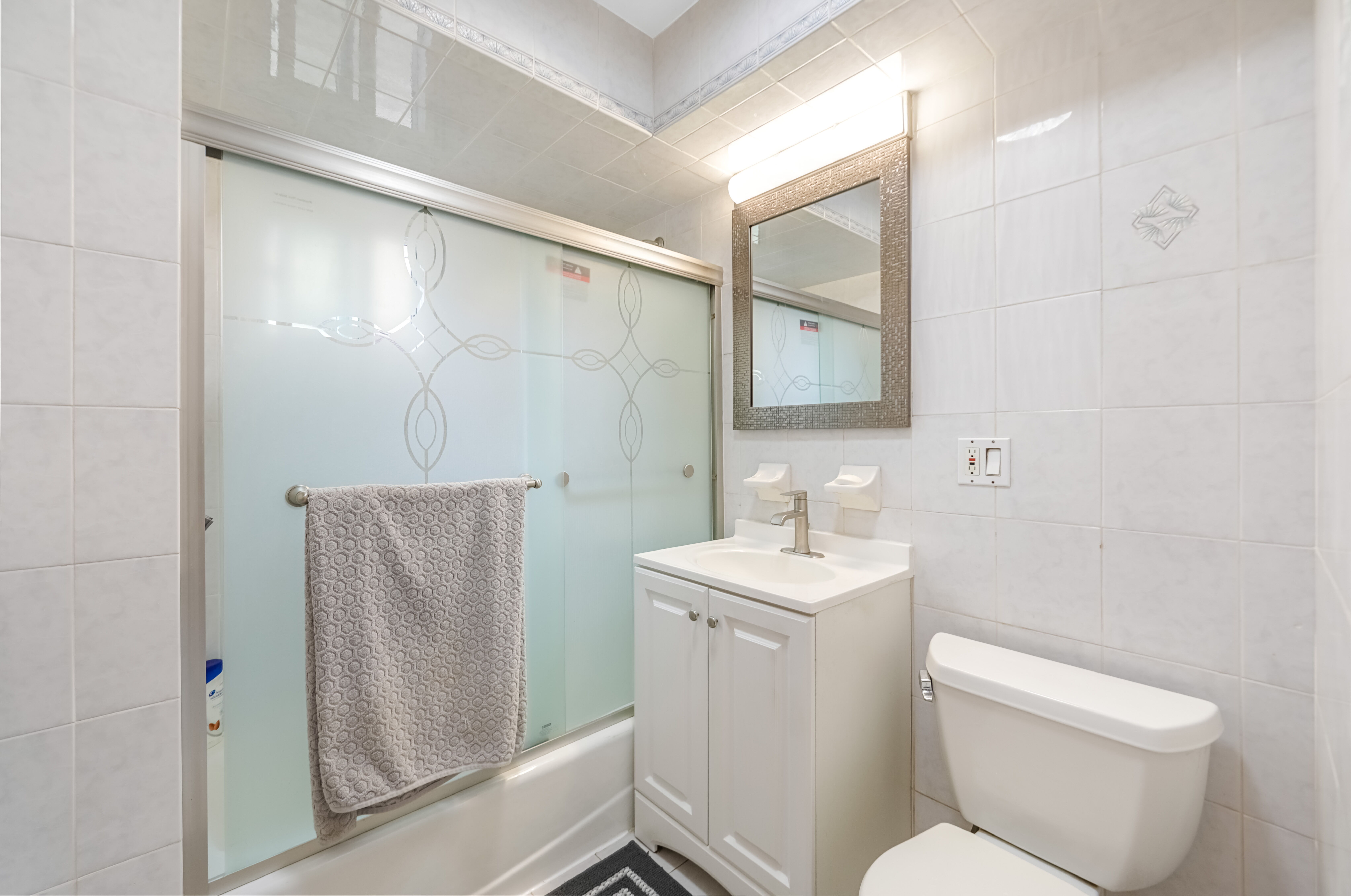 Cliffside Park, New Jersey, 07010, United States, 3 Bedrooms Bedrooms, ,1 BathroomBathrooms,Residential,For Sale,1982827