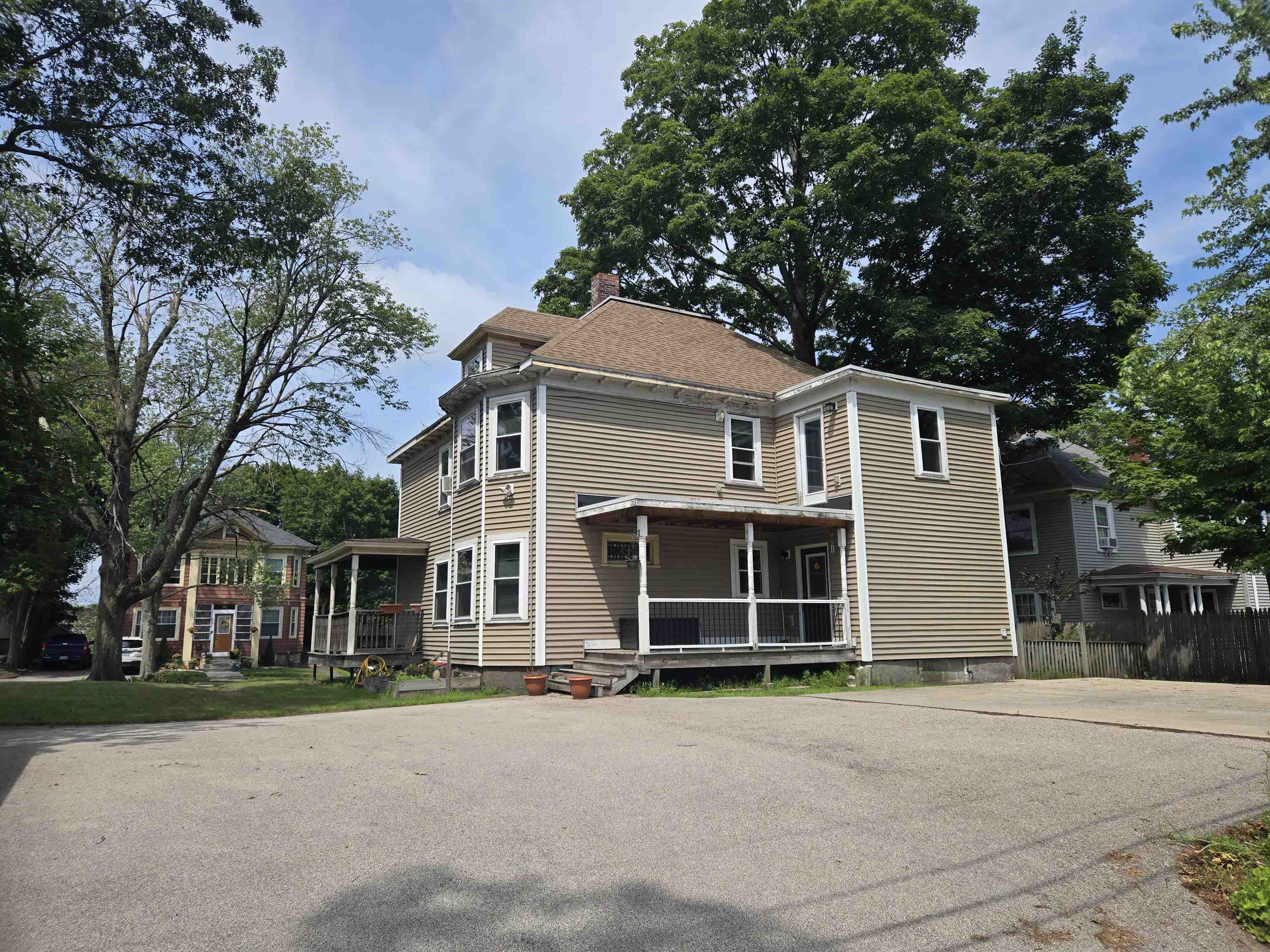 Manchester, New Hampshire, 03104, United States, 3 Bedrooms Bedrooms, ,3 BathroomsBathrooms,Residential,For Sale,1896803