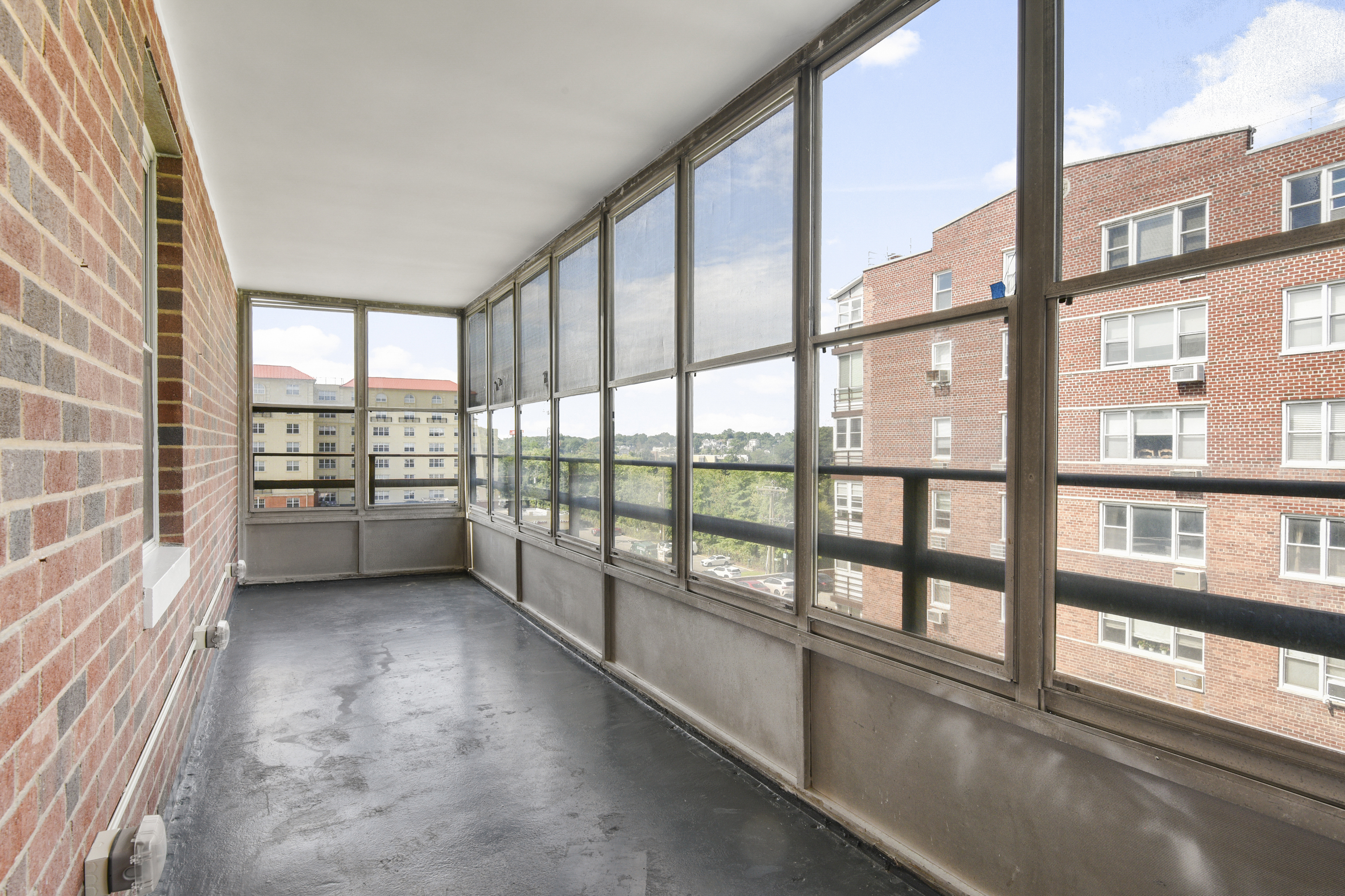 Fully Renovated Larchmont Condo - 物件實景