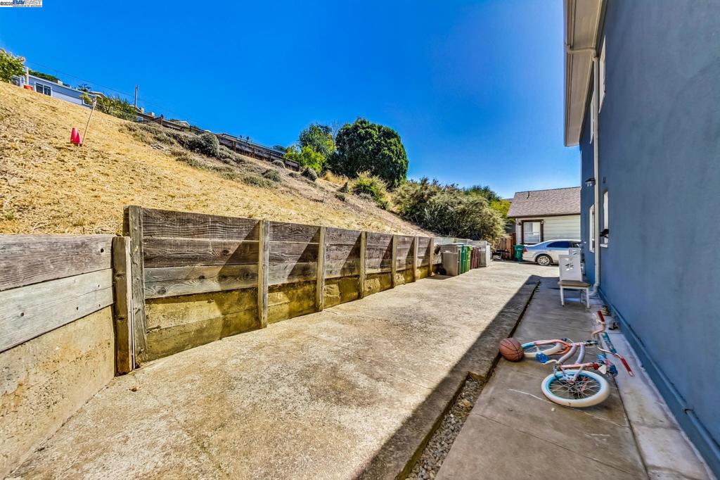Oakland, California, 94605, United States, ,Residential,For Sale,1921286