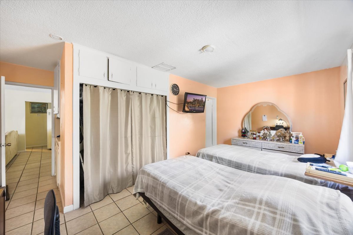 San Jacinto, California, 92583, United States, 6 Bedrooms Bedrooms, ,4 BathroomsBathrooms,Residential,For Sale,1977505