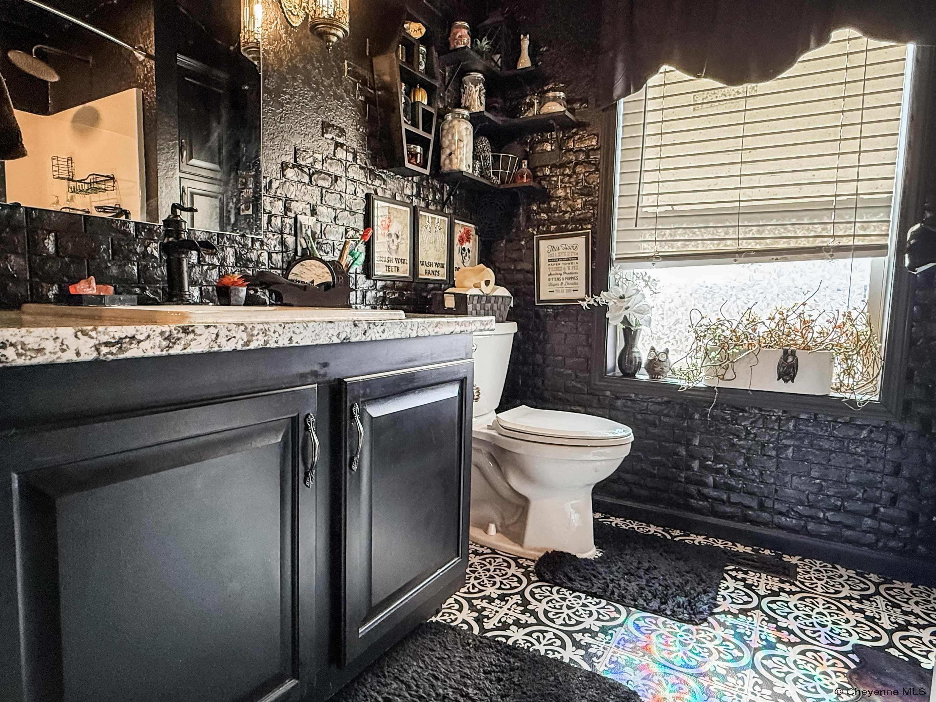 Cheyenne, Wyoming, 82009, United States, 3 Bedrooms Bedrooms, ,2 BathroomsBathrooms,Residential,For Sale,1940836