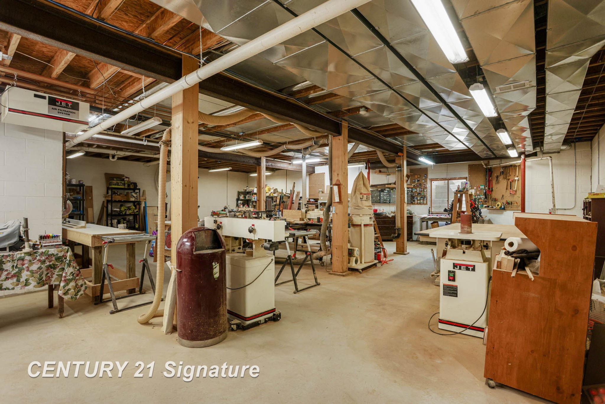 Hemlock, Michigan, 48626, United States, 6 Bedrooms Bedrooms, ,5 BathroomsBathrooms,Residential,For Sale,1984080