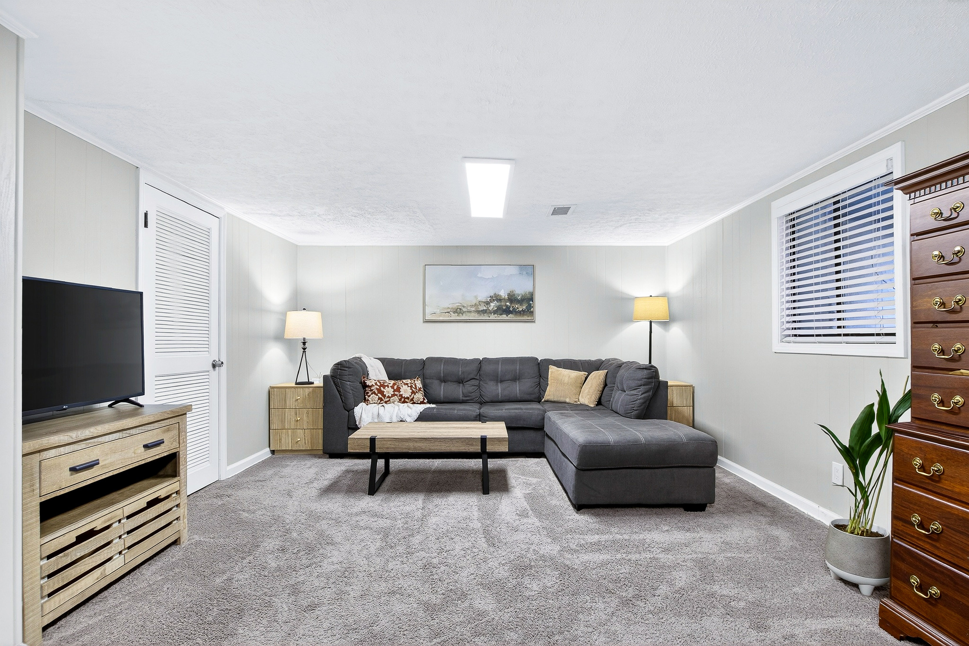  Spacious and Updated Townhome Offers Comfort, Charm and Convenience - 物件實景