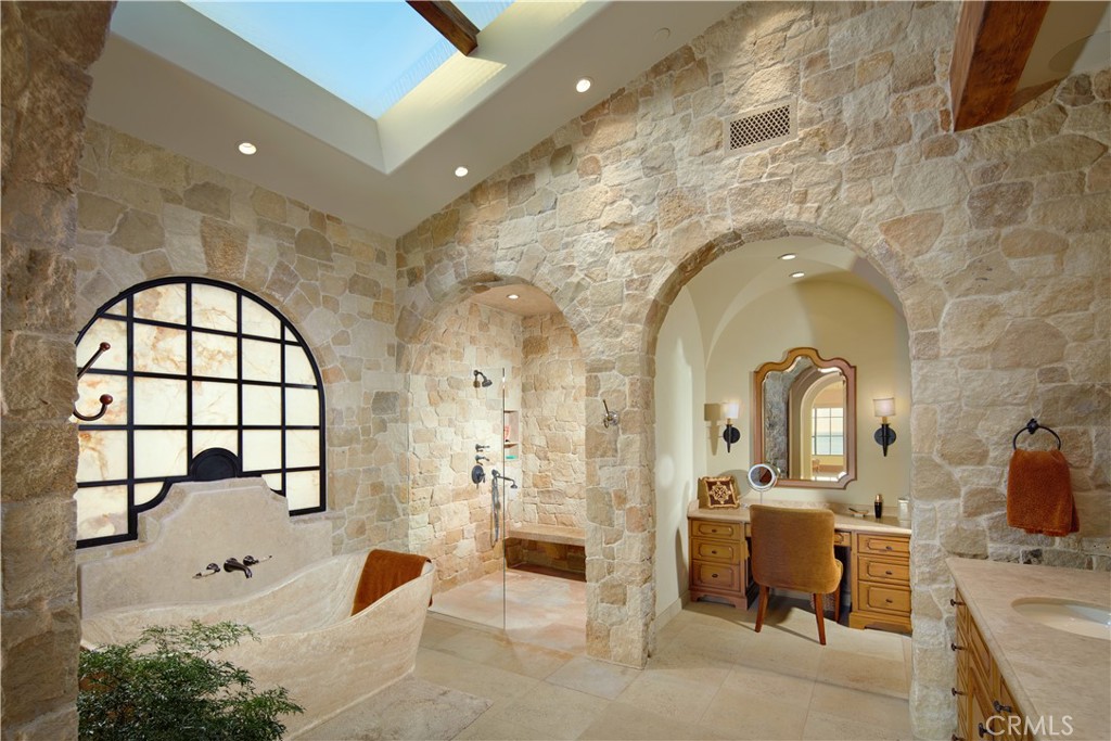 Corona del Mar, California, 92625, United States, 4 Bedrooms Bedrooms, ,3 BathroomsBathrooms,Residential,For Sale,1695491