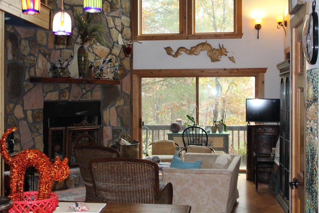 Murphy, North Carolina, 28906, United States, 2 Bedrooms Bedrooms, ,4 BathroomsBathrooms,Residential,For Sale,1915362