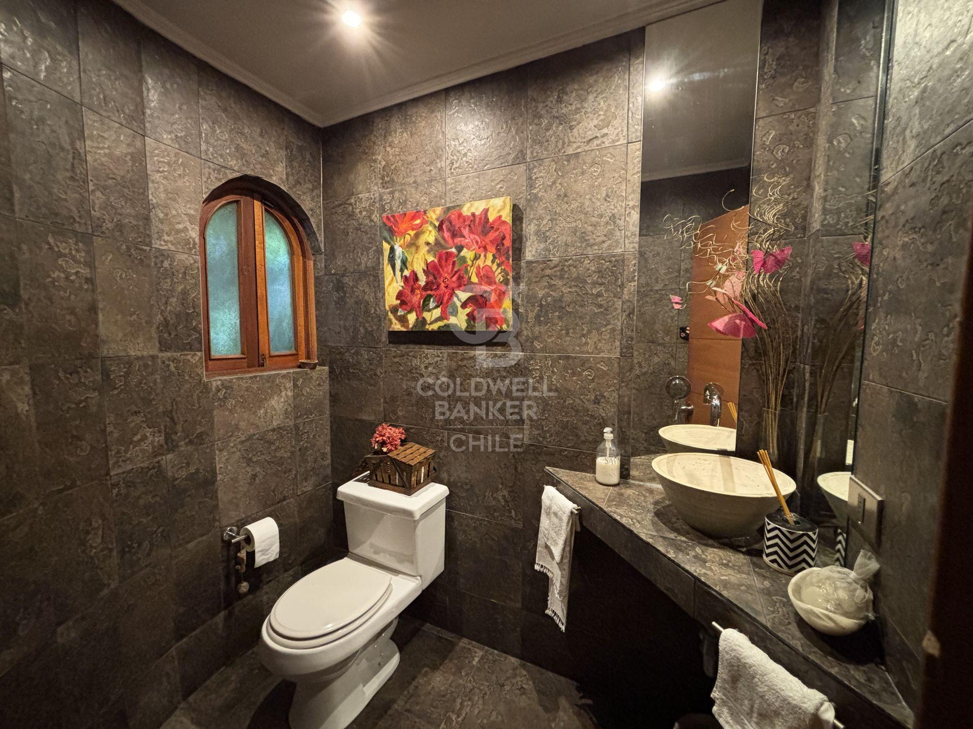 Las Condes, Chile, 5 Bedrooms Bedrooms, ,4 BathroomsBathrooms,Residential,For Sale,1751302
