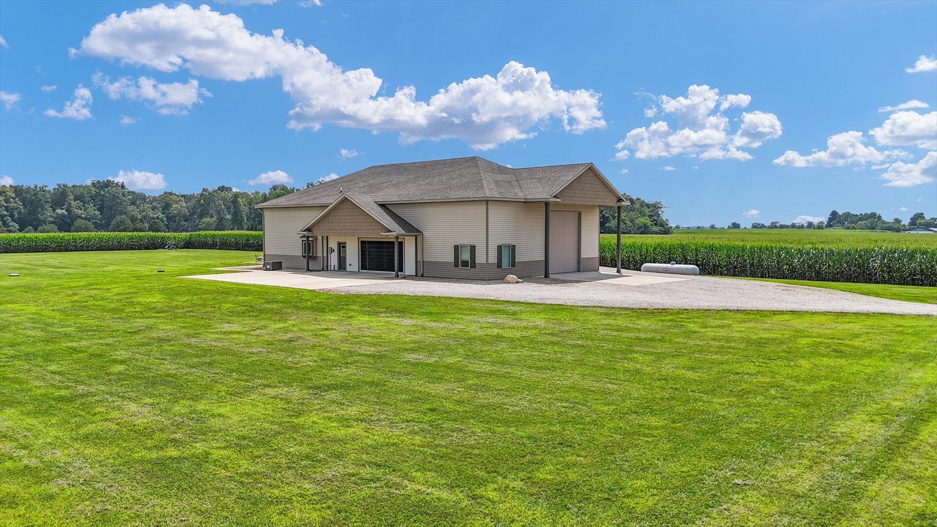 Sidney, Illinois, 61877, United States, 3 Bedrooms Bedrooms, ,2 BathroomsBathrooms,Residential,For Sale,1913394