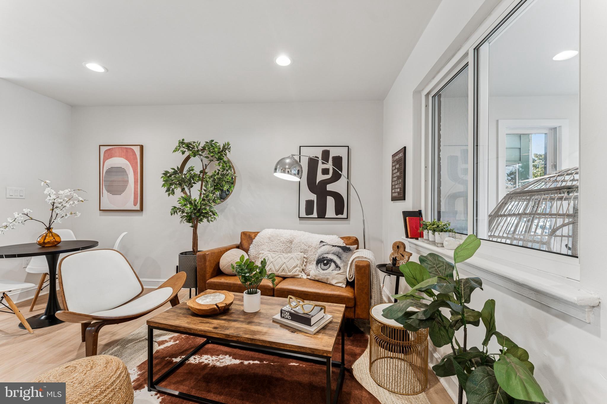 Alexandria, Virginia, 22305, United States, 2 Bedrooms Bedrooms, ,2 BathroomsBathrooms,Residential,For Sale,1974640