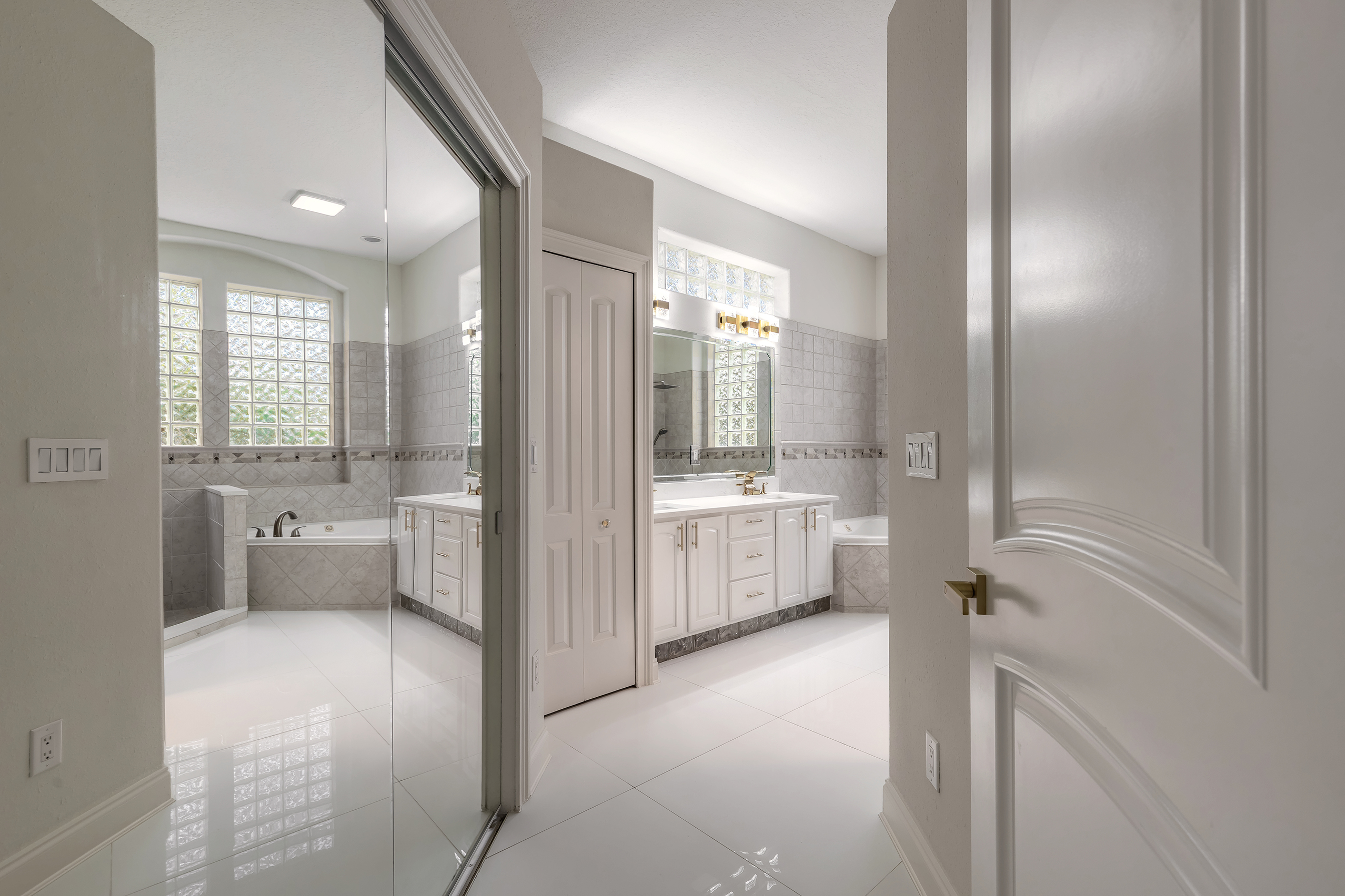 Daytona Beach, Florida, 32124, United States, 5 Bedrooms Bedrooms, ,4 BathroomsBathrooms,Residential,For Sale,2006264